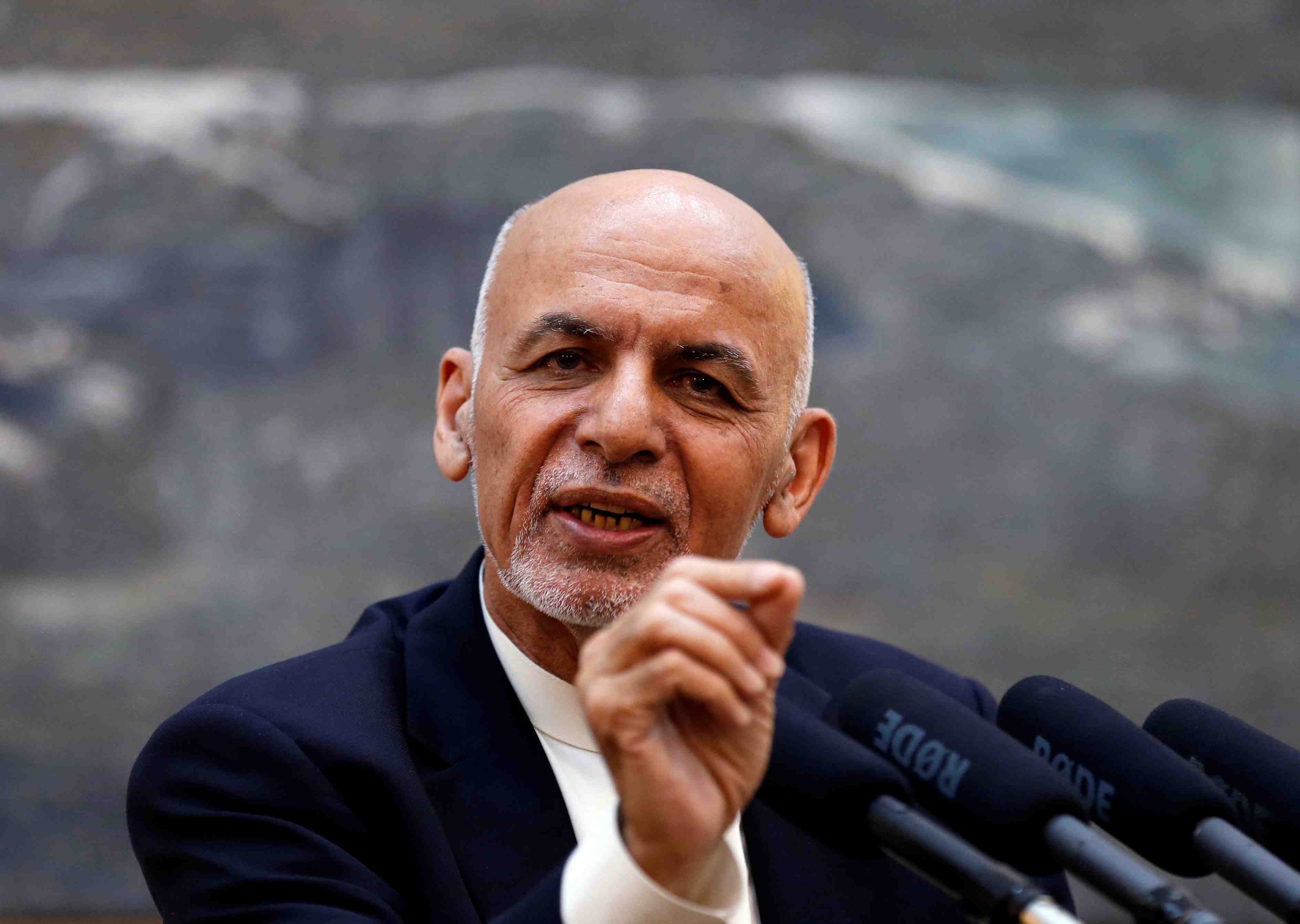Le president afghan decrete un cessez-le-feu pour l'aid el kebir