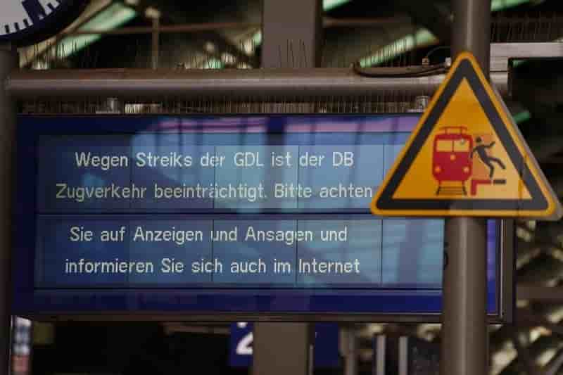 Fin de la greve des trains sans accord salarial