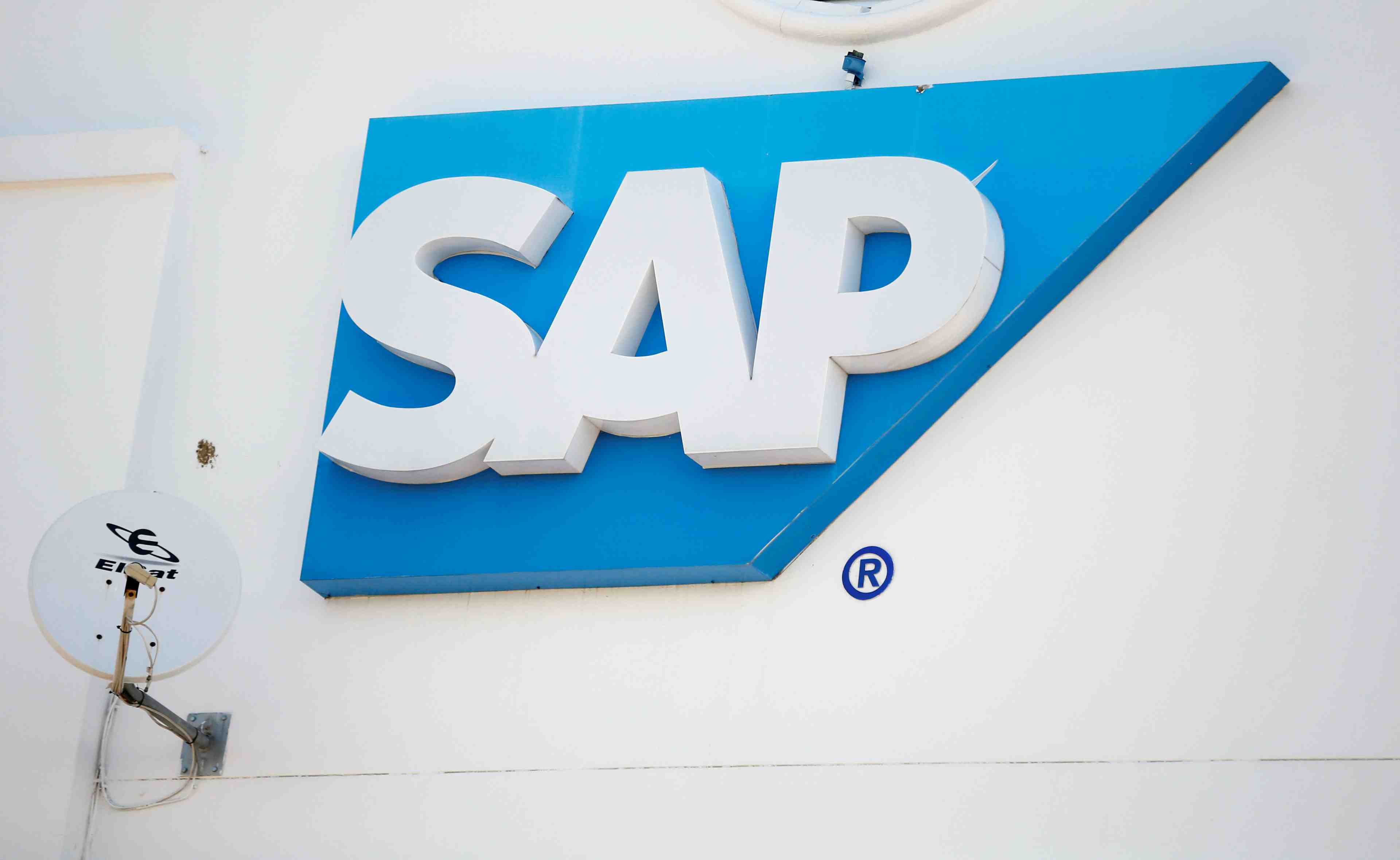 Sap gagne des parts de marche et releve ses previsions