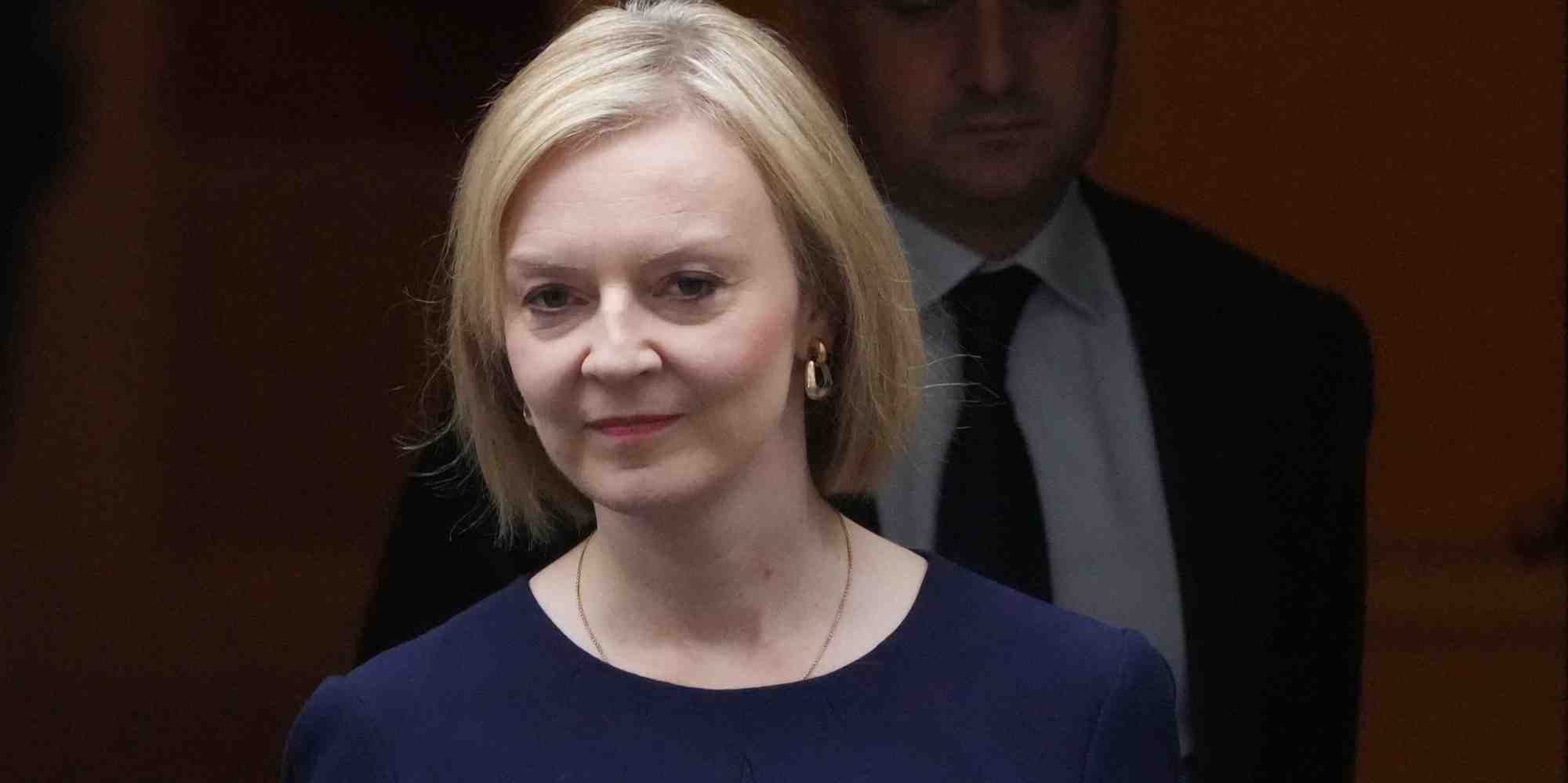 La premiere ministre britannique, liz truss, devant downing street a londres
