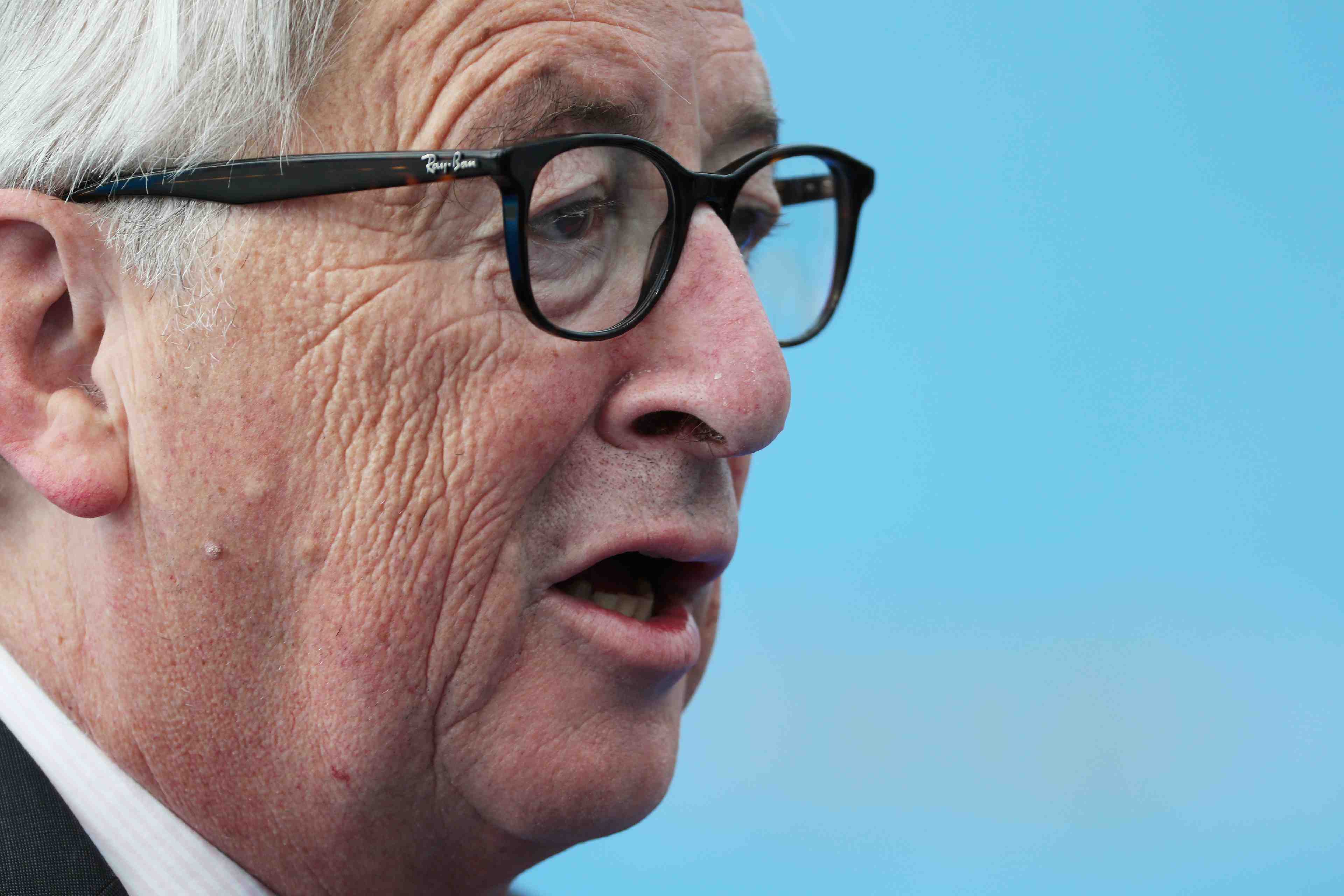 L'ue songe a faire une offre sur l'automobile aux usa, selon bloomberg
