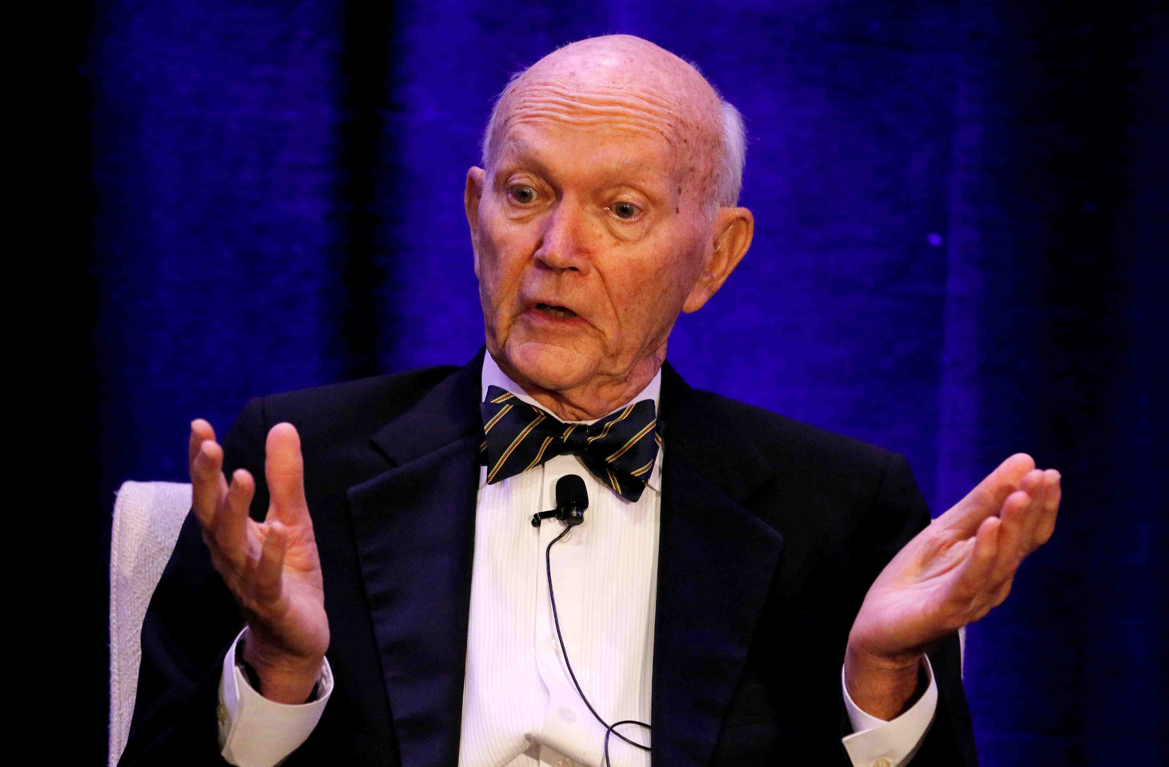 Deces de michael collins, l'"astronaute oublie" de la mission apollo 11