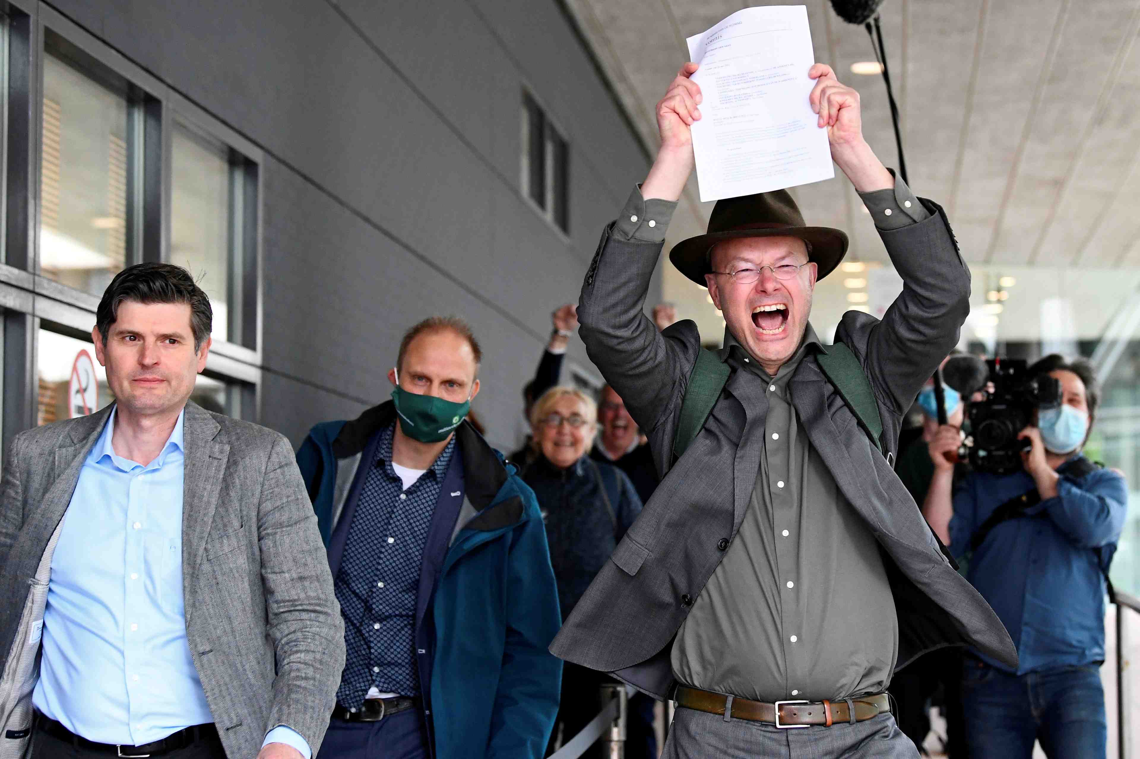 La justice neerlandaise ordonne a shell de reduire ses emissions de ges