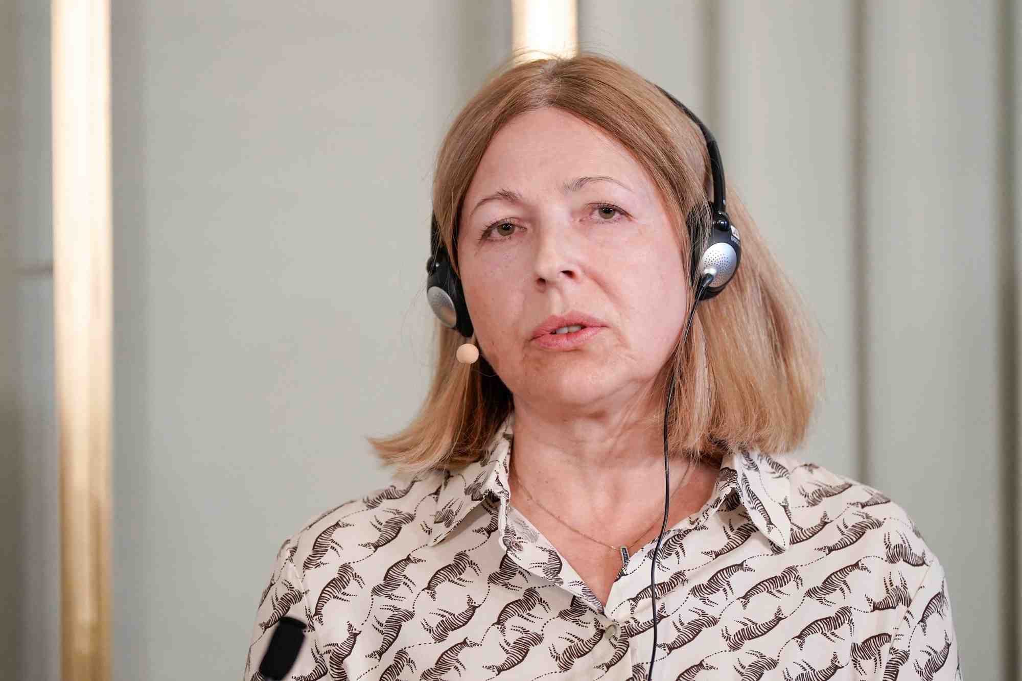 Natalia pinchuk, epouse du laureat du prix nobel de la paix ales bialiatski, lors d'une conference de presse a oslo, norvege