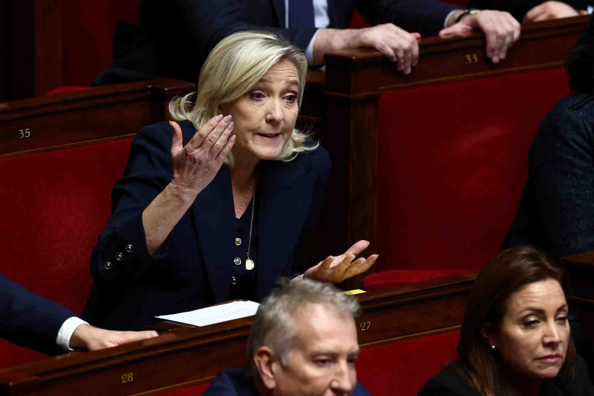 Marine le pen a l'assemblee nationale