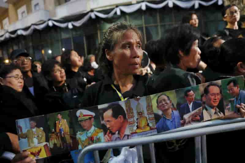 Debut des obseques du roi bhumibol a bangkok