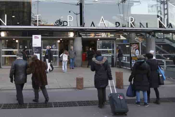 Trafic interrompu a la gare montparnasse a paris