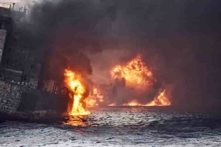 Le petrolier en feu au large de la chine a coule