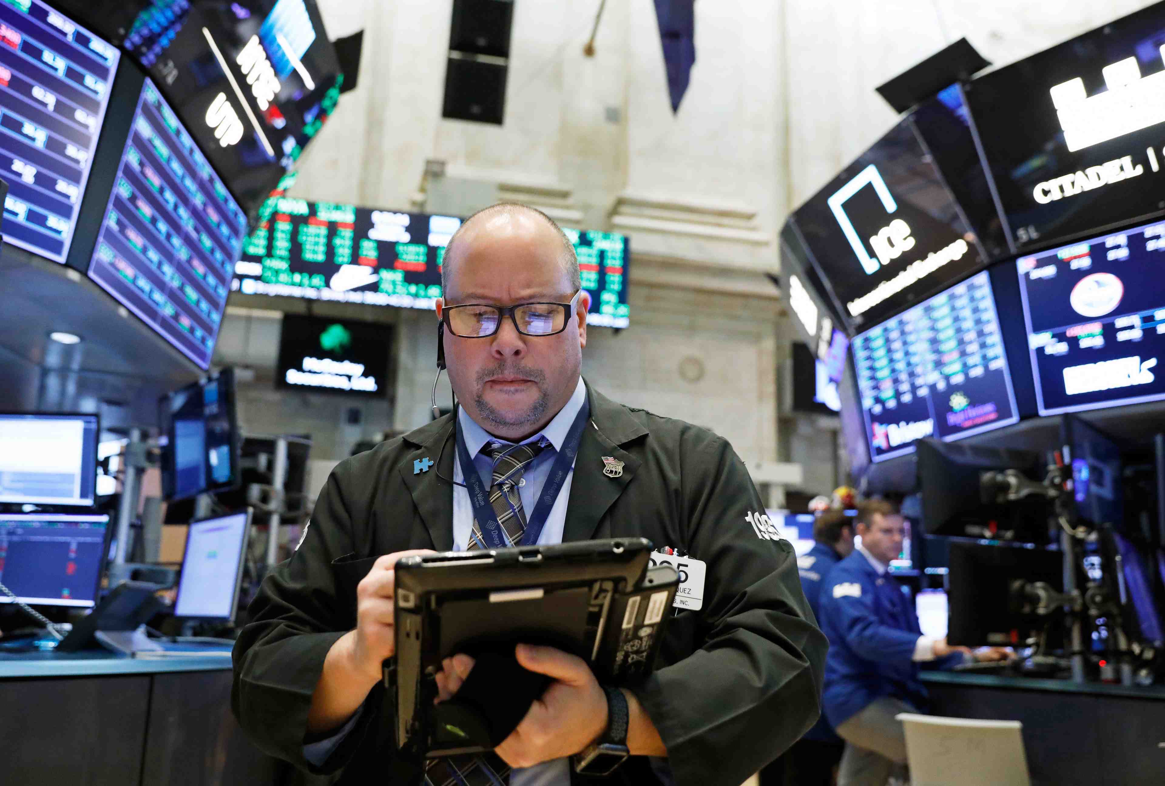 Wall street derape en fin de seance; craintes commerciales relancees