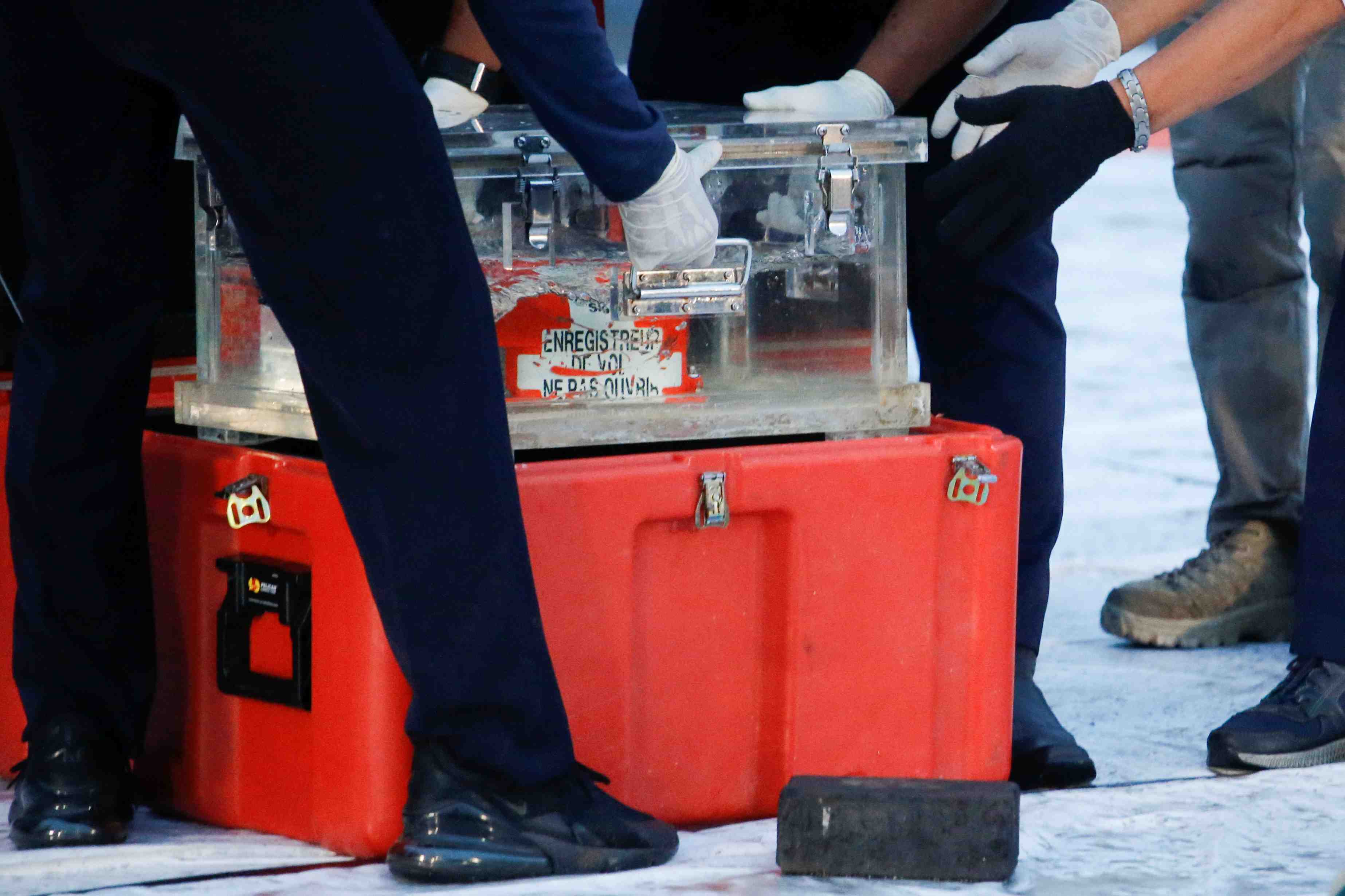 L'indonesie recupere une boite noire du vol sriwijaya air