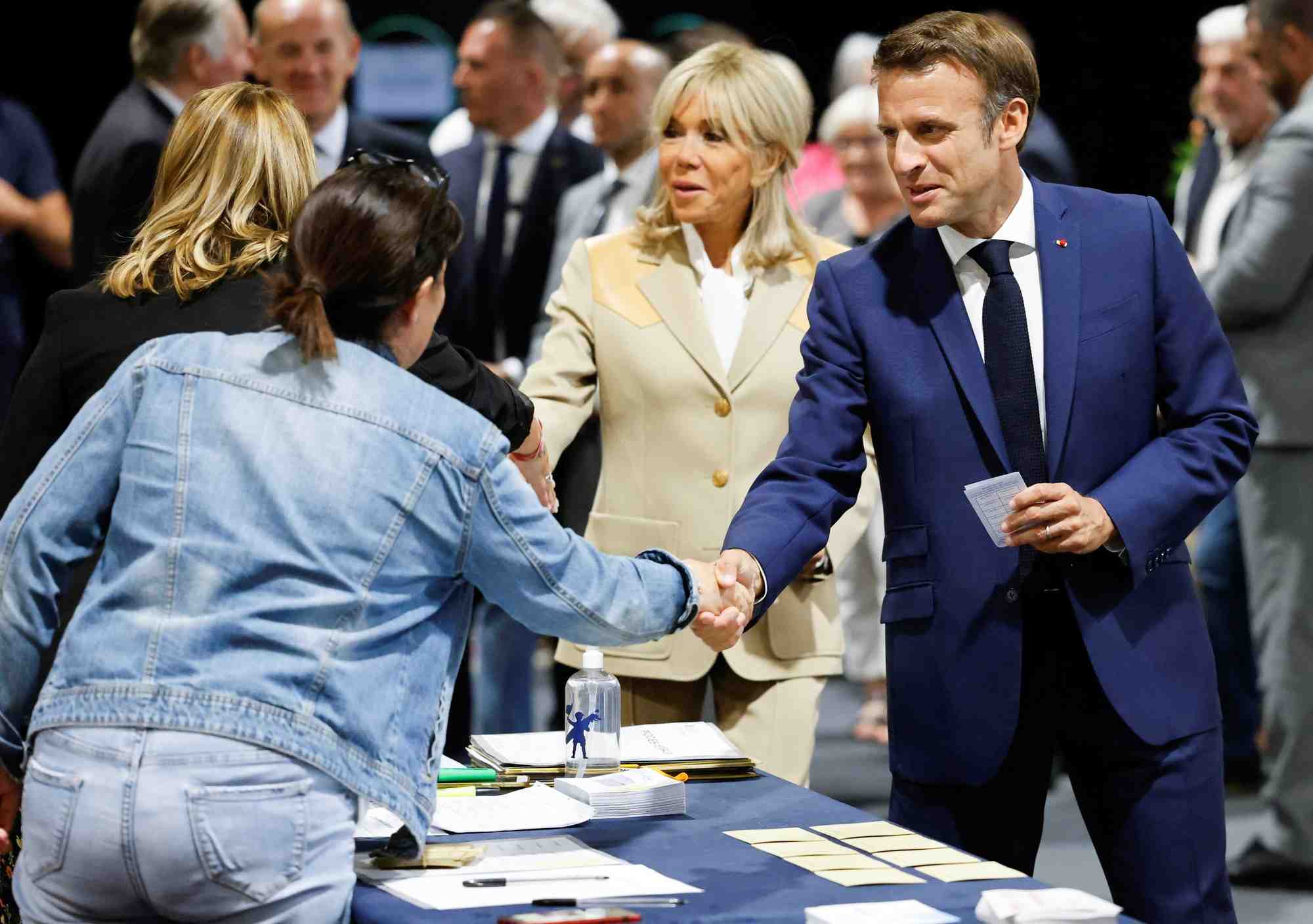 Majorite en vue pour la coalition presidentielle, la nupes en embuscade