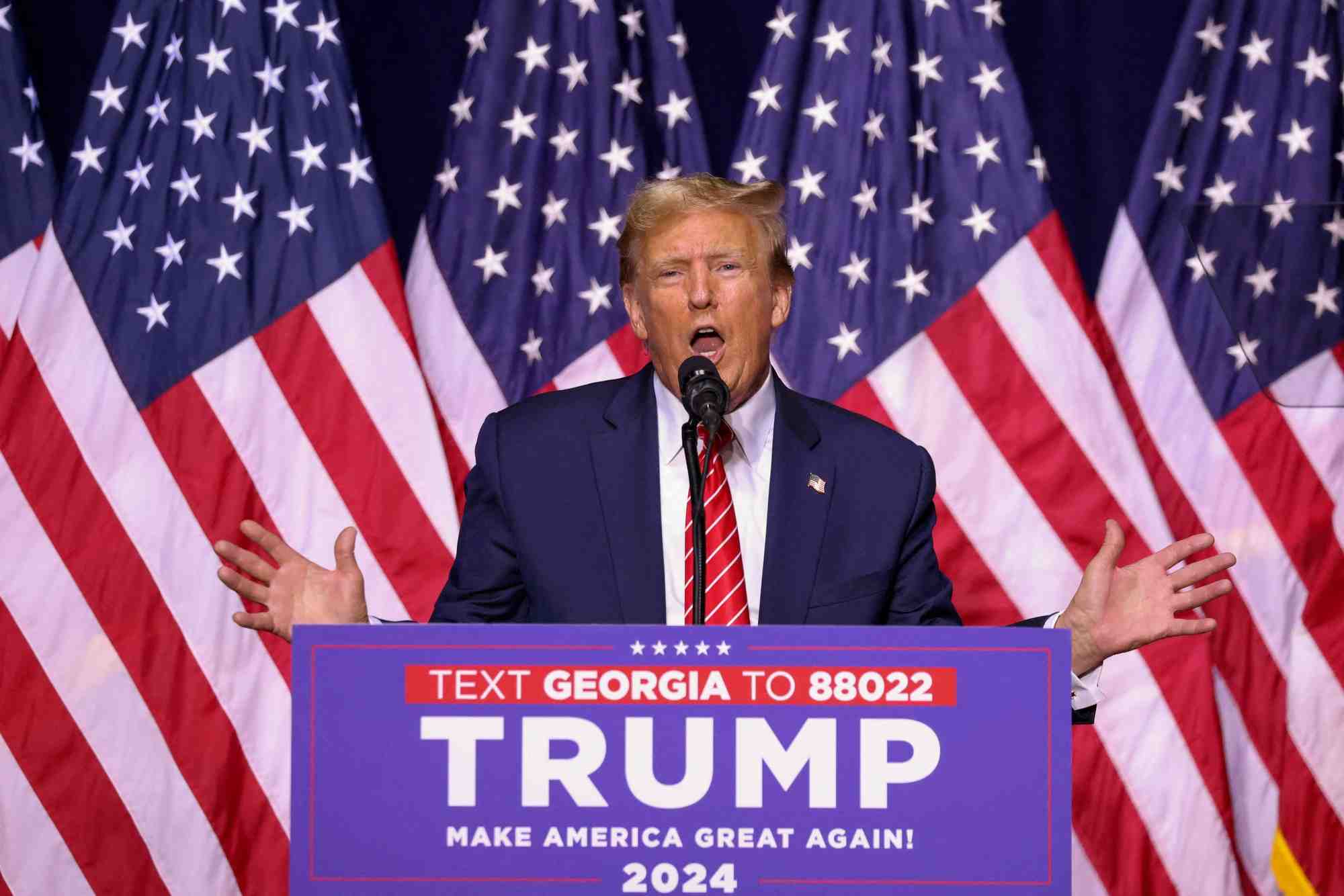 Donald trump lors d'un meeting de campagne a rome, en georgie