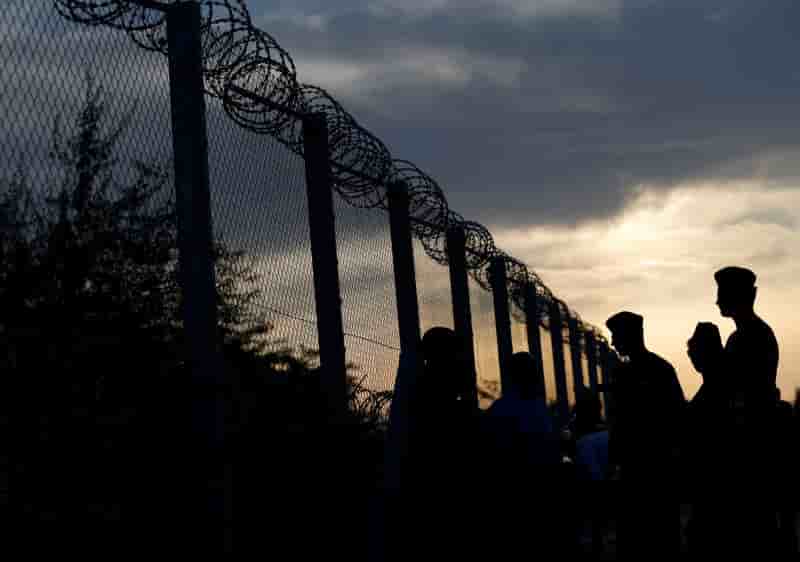 Une moitie de francais donne raison au fn face aux refugies