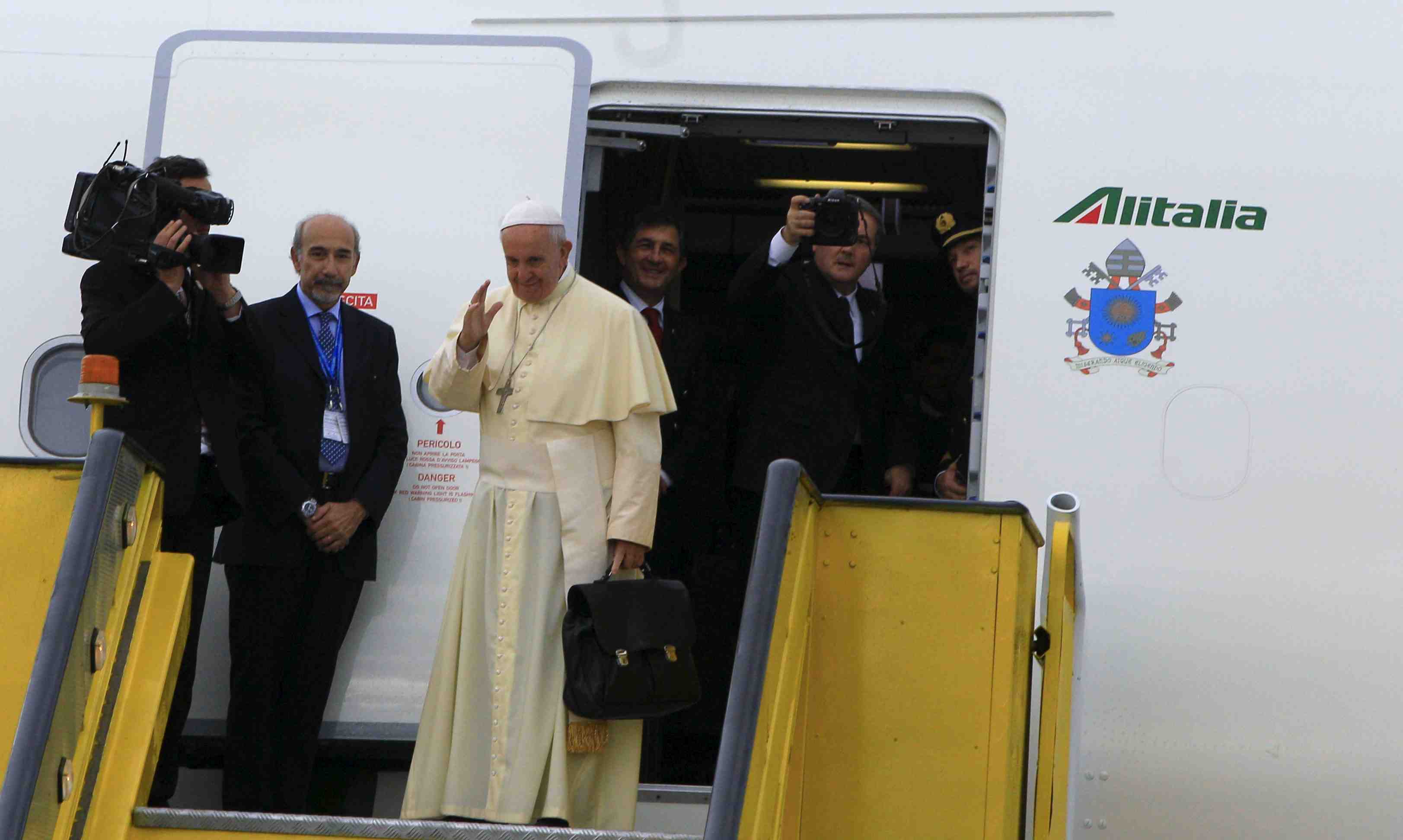 Le pape se rend en rca, derniere etape de sa visite en afrique
