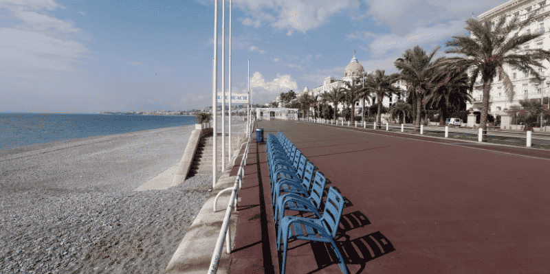 La ville de Nice impose un couvre-feu depuis ce samedi afin de faire respecter les mesures de confinement pour enrayer la propagation du coronavirus.