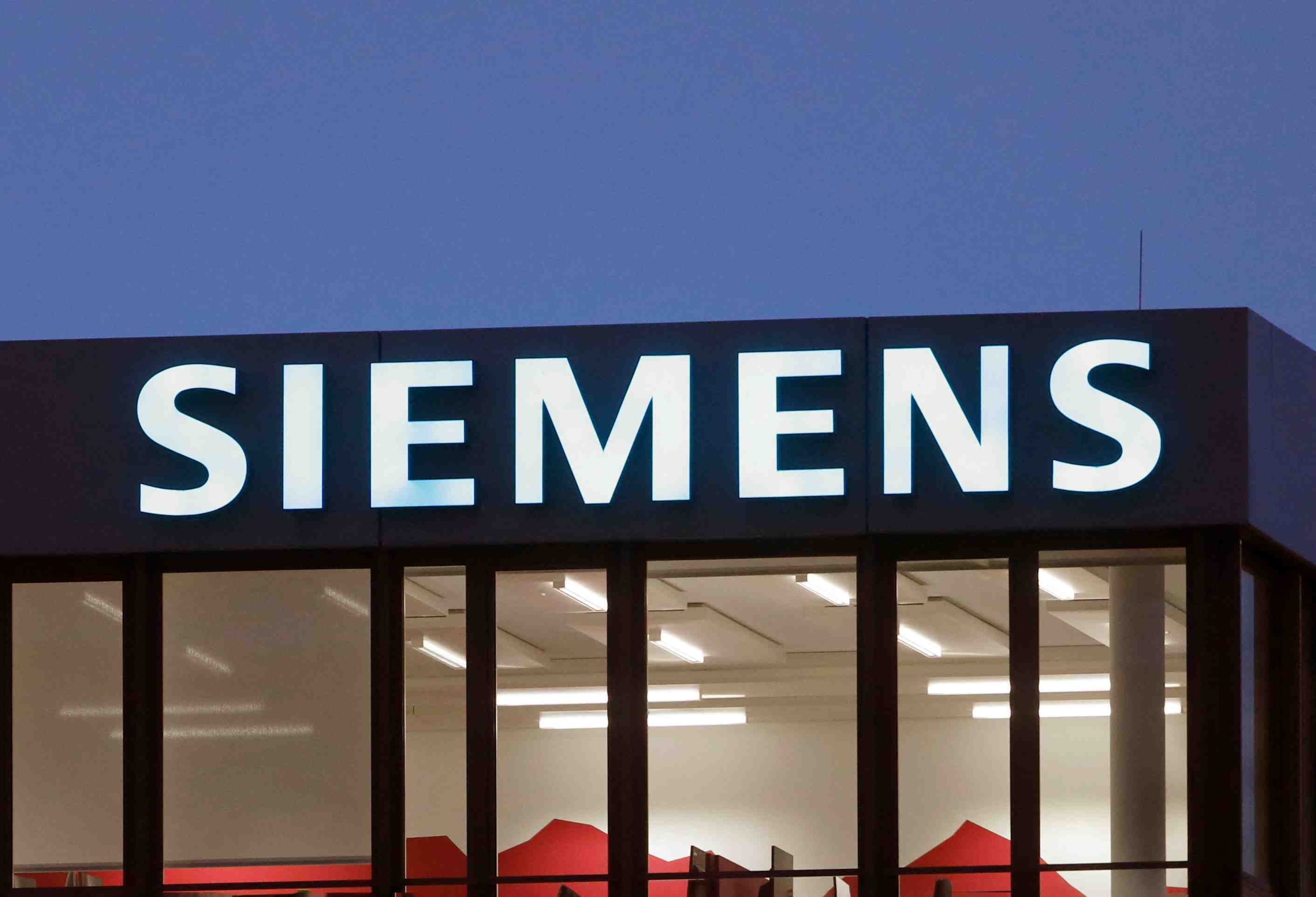 Gb: siemens renonce a contester en justice le contrat de trains remporte par alstom et hitachi