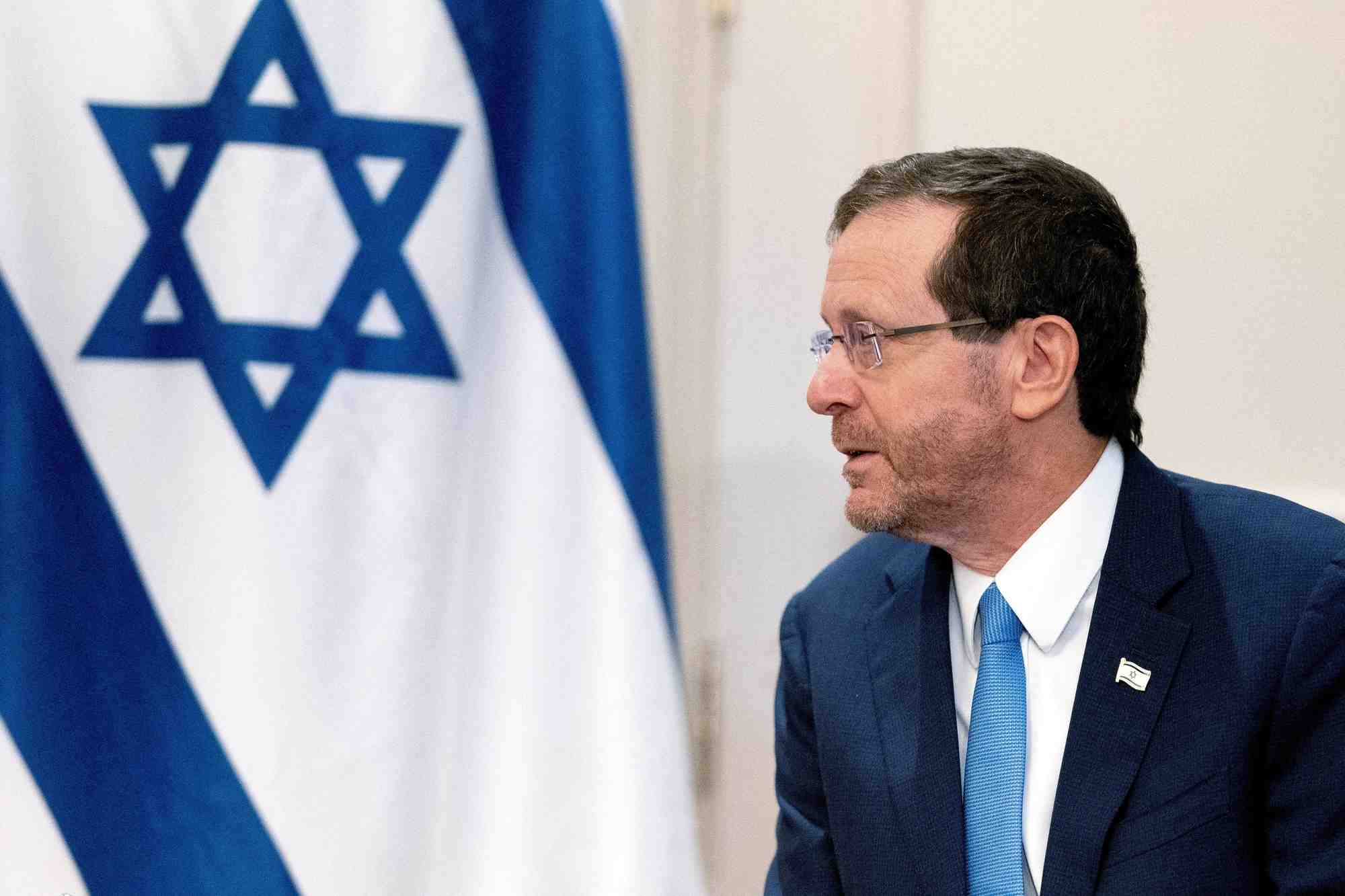 Le president israelien isaac herzog pendant une reunion avec le secretaire d'etat americain antony blinken a washingtonon