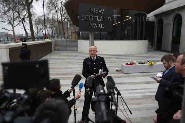 La police britannique procede a deux nouvelles arrestations