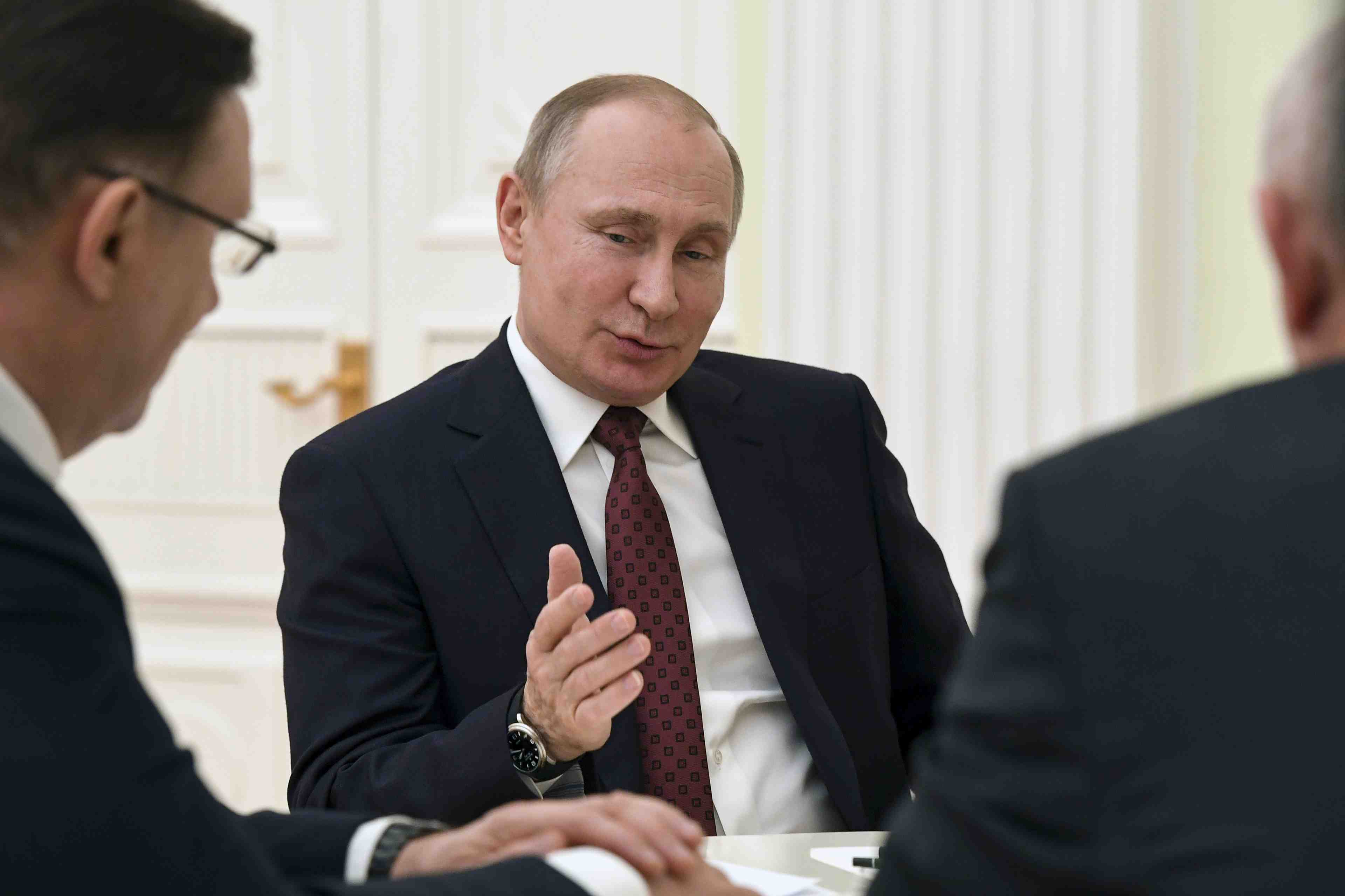 Largement reelu, poutine se montre plus conciliant avec l'occident