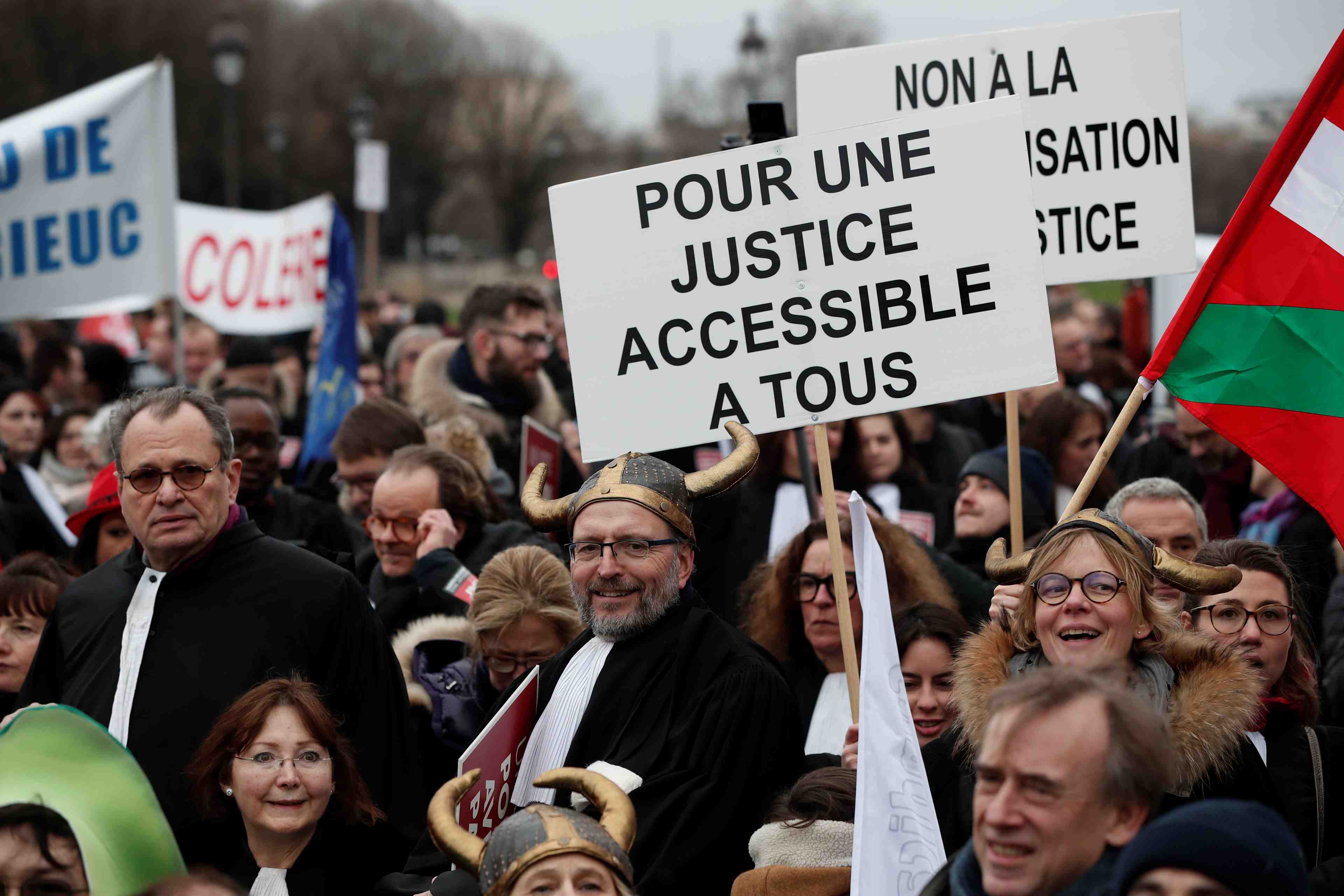 Avocats et magistrats veulent s'inviter dans le "grand debat"