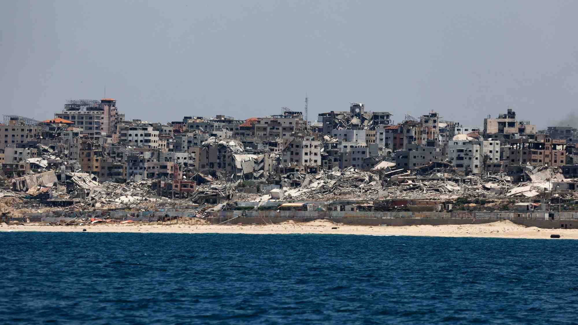Photo d'archives: des batiments detruits a gaza