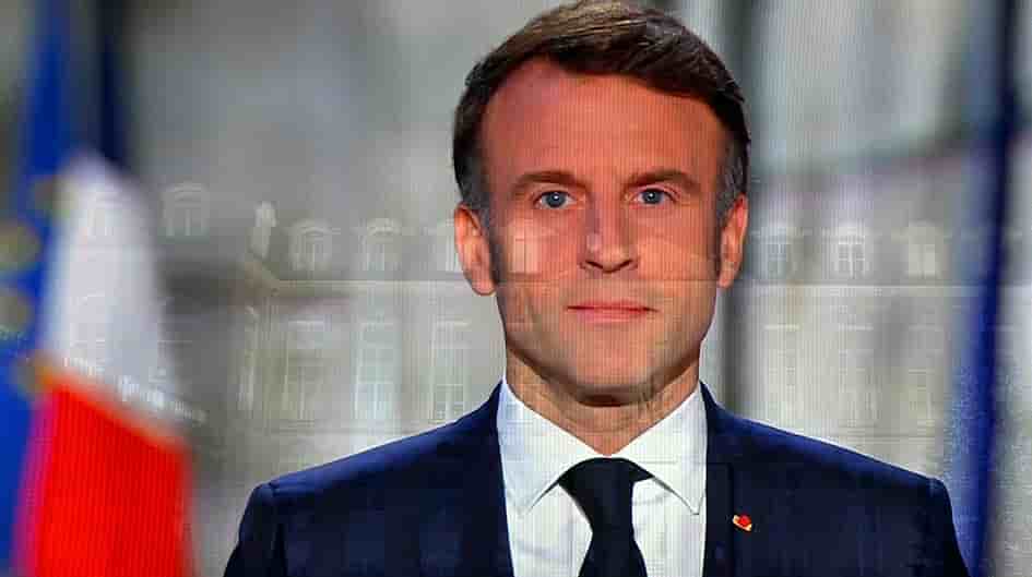 Lors de ses vœux télévisés, le 31 décembre 2024, Emmanuel Macron avait laissé transparaître son intention d'avoir recours au référendum.