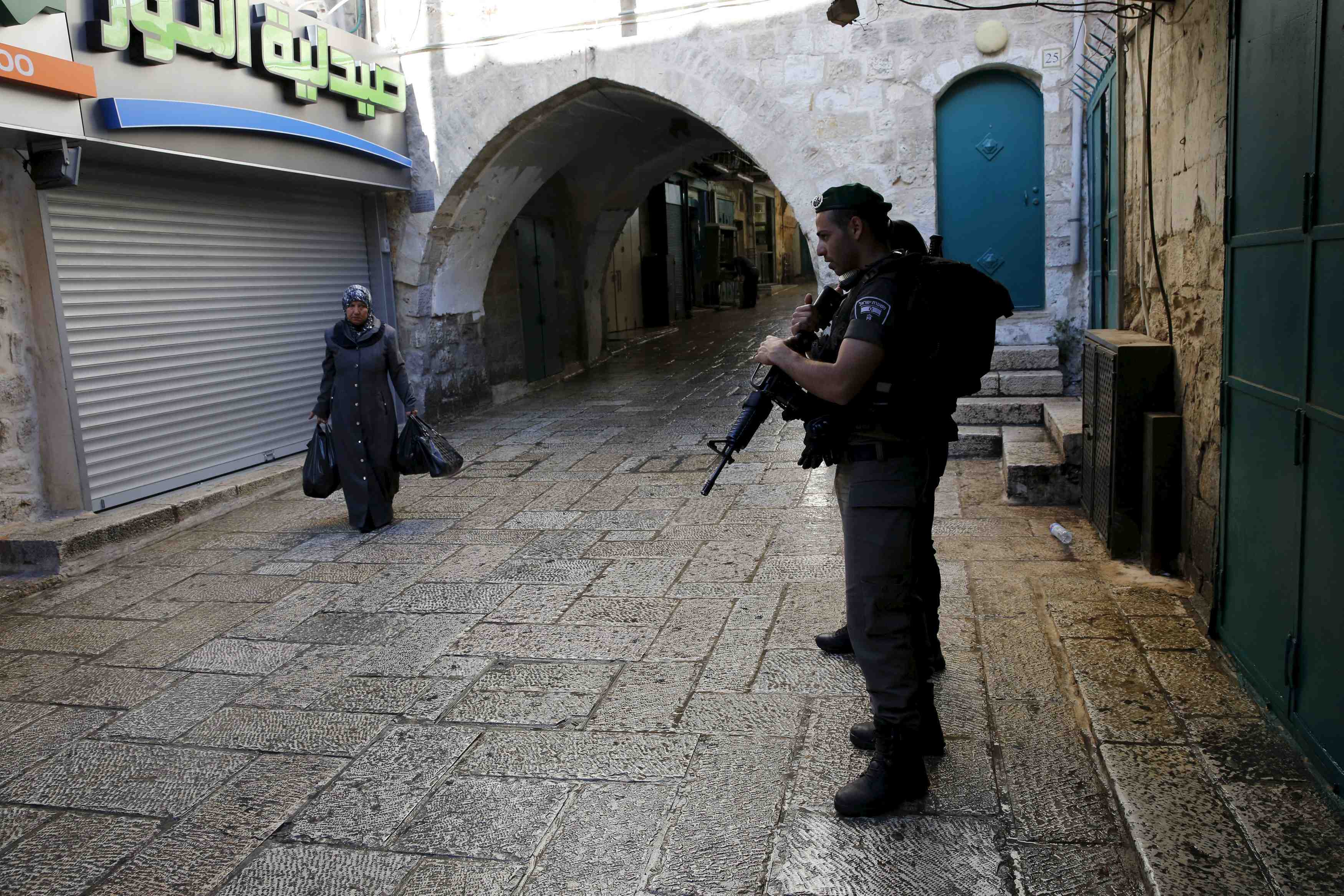Un palestinien arme d’un couteau abattu par la police israelienne a jerusalem