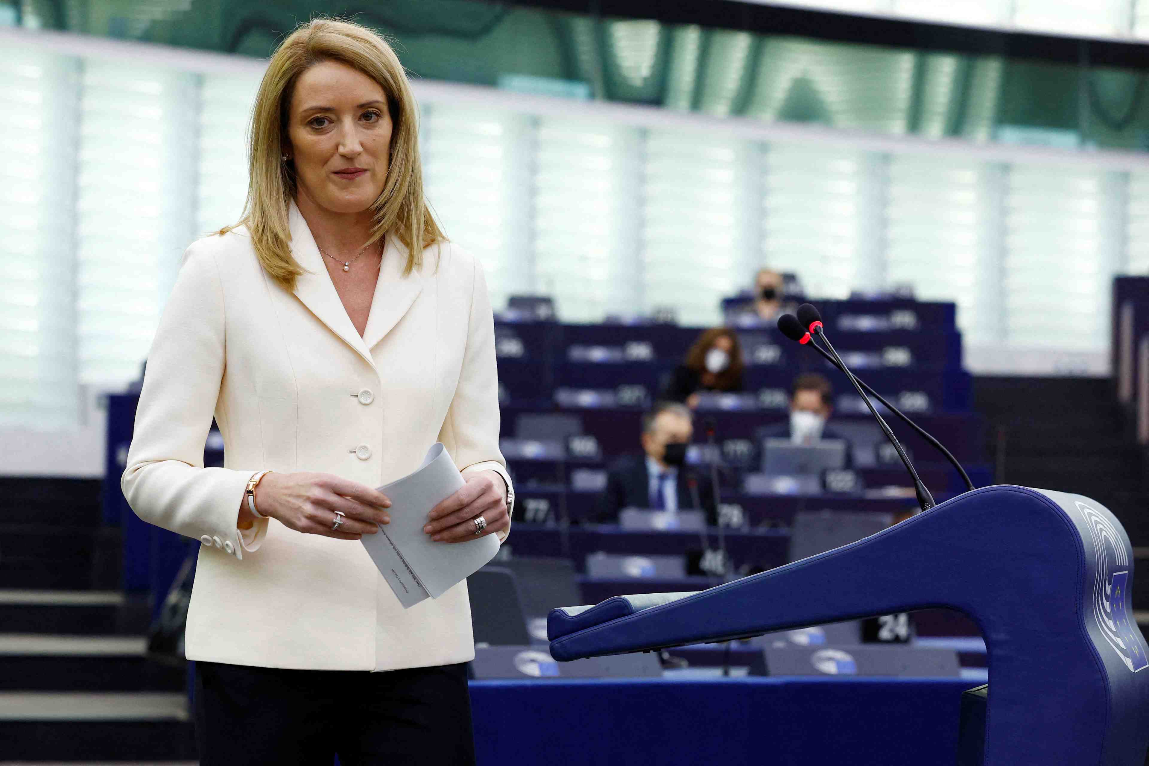 L'election de metsola ne changerait rien pour les droits des femmes, selon beaune