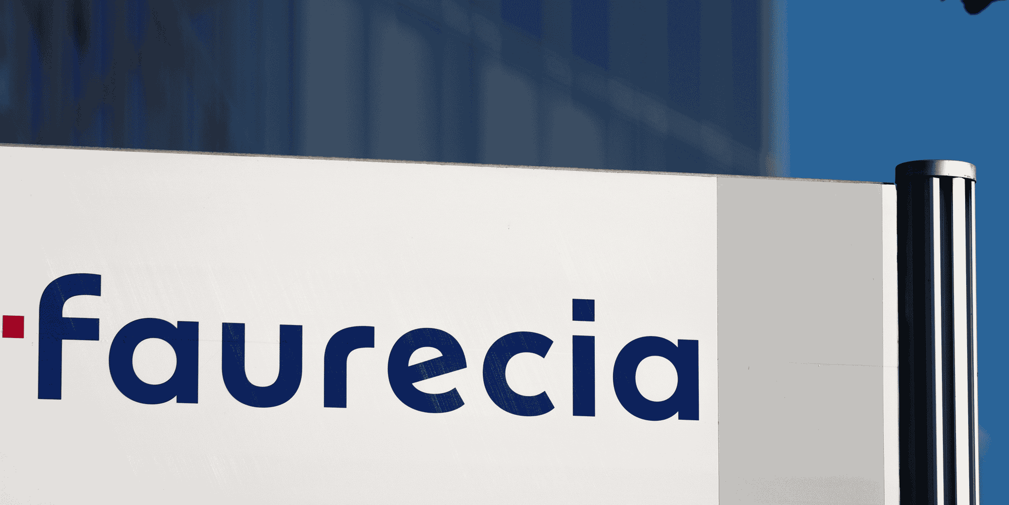 Faurecia lance une augmentation de capital de €705 mlns pour financer l'achat de hella