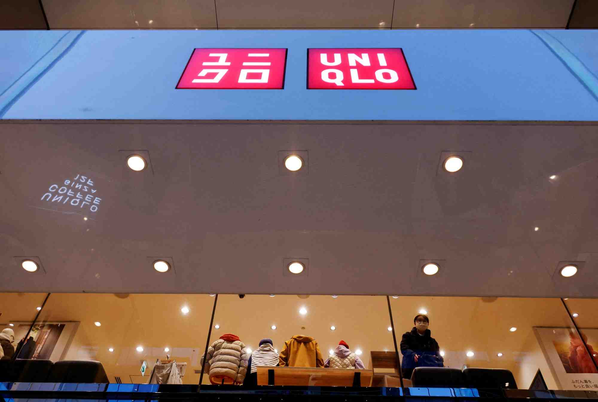 Un magasin de vetements uniqlo de fast retailing a tokyo