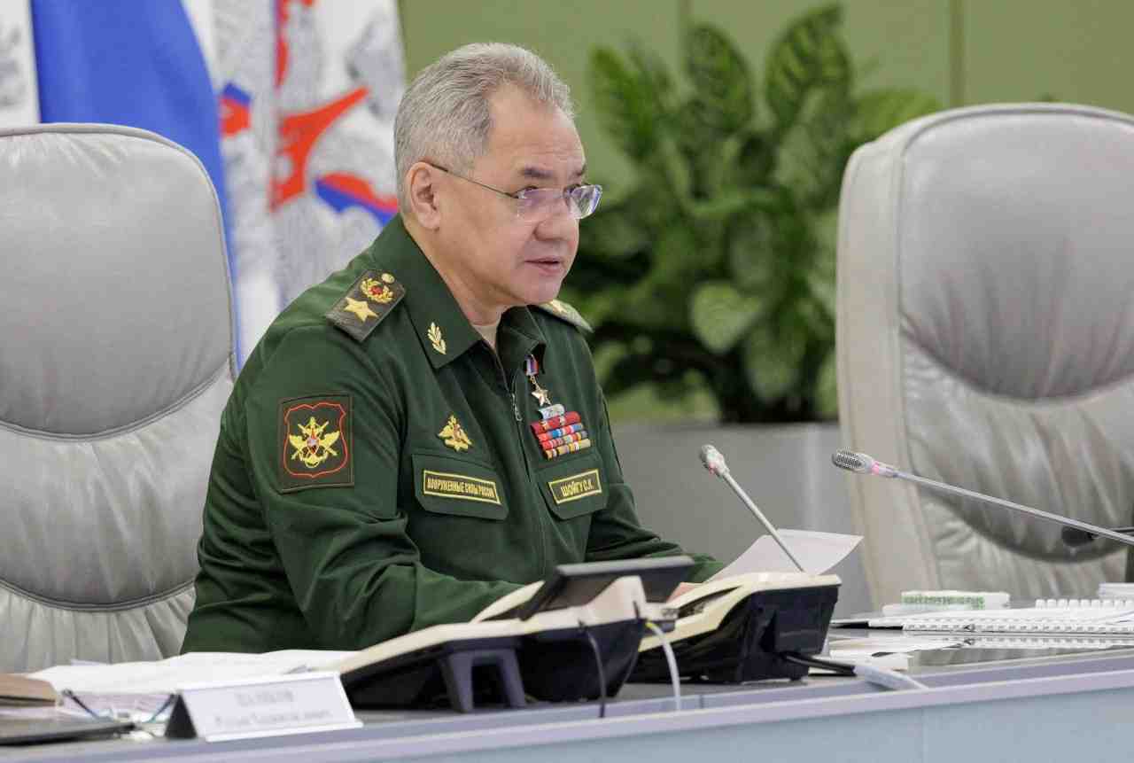 Serguei choigou lors d'une reunion avec la direction des forces armees a moscou