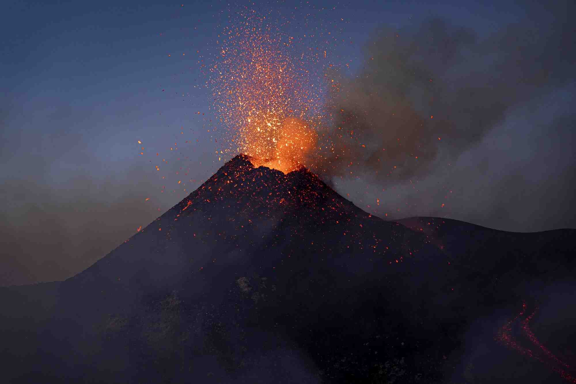 Eruption de l'etna en italie