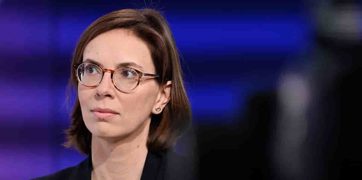 La ministre des Comptes publics, Amélie de Montchalin, est favorable à un référendum qui pourrait poser la question d'un élargissement de « la base de financement des politiques sociales dans notre pays » (photo d'archive).