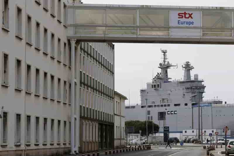 L'opposition dénonce le recul de François Hollande sur le Mistral