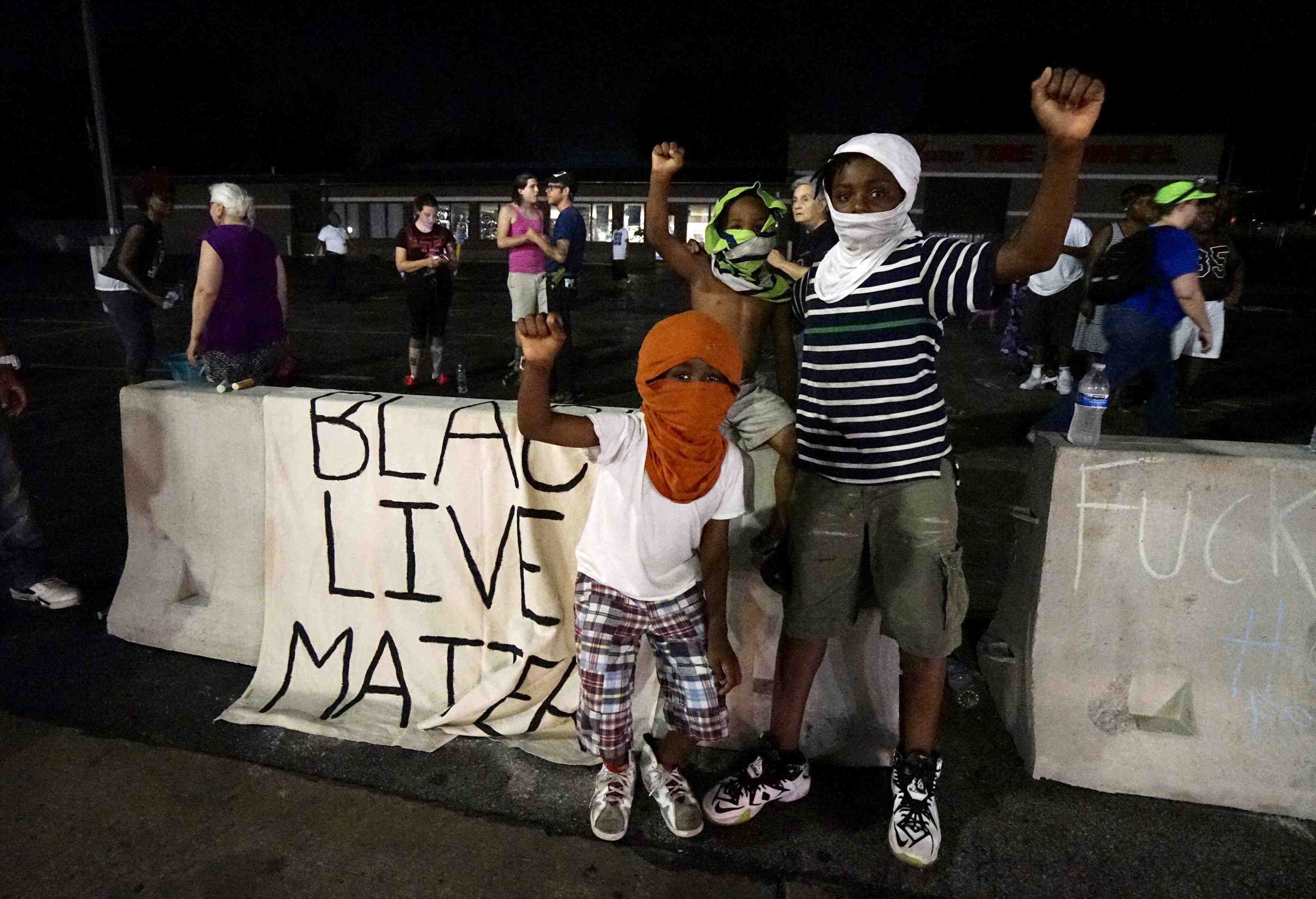 Ferguson commemore l'anniversaire de la mort de michael brown