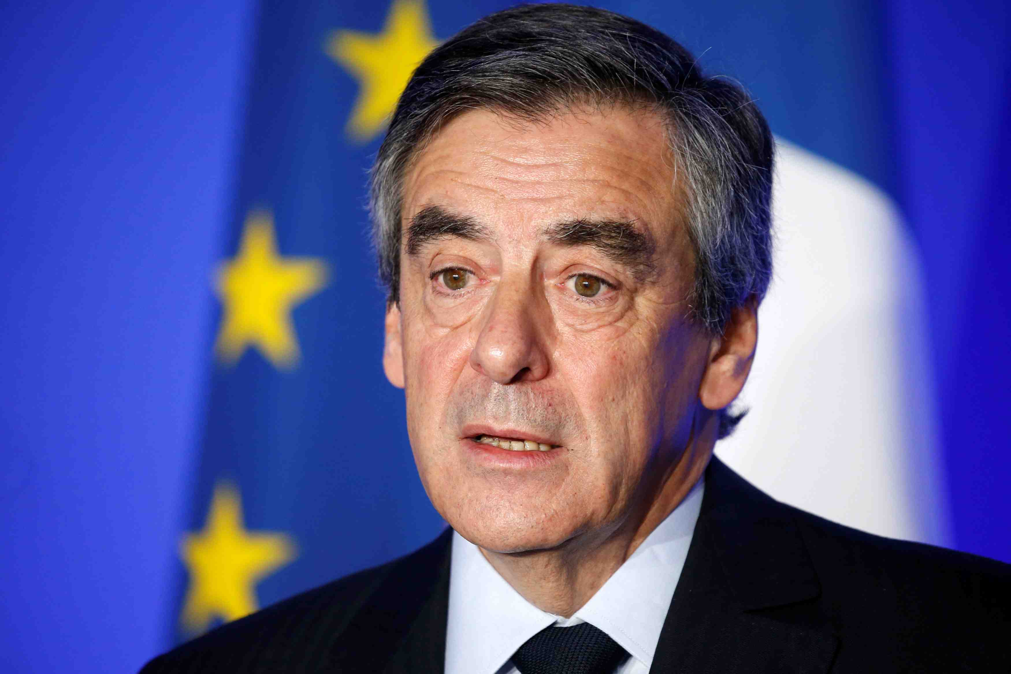 Fillon mitraille macron