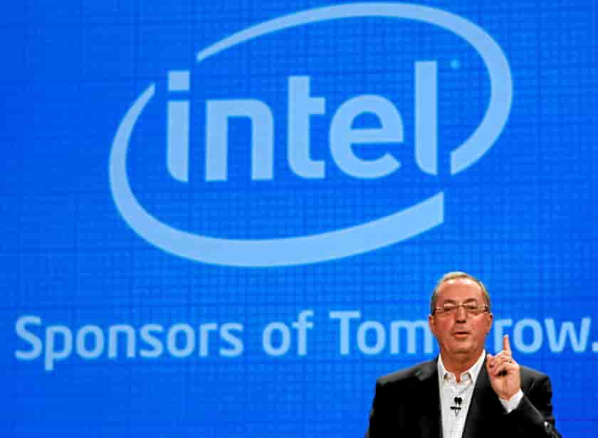 Intel Corp President and CEO Paul Otellini gestures as he delivers his keynote address at the Intel Developer Forum in San Francisco, California September 13, 2010.  REUTERS/Robert Galbraith  (UNITED STATES - Tags: SCI TECH BUSINESS IMAGES OF THE DAY)