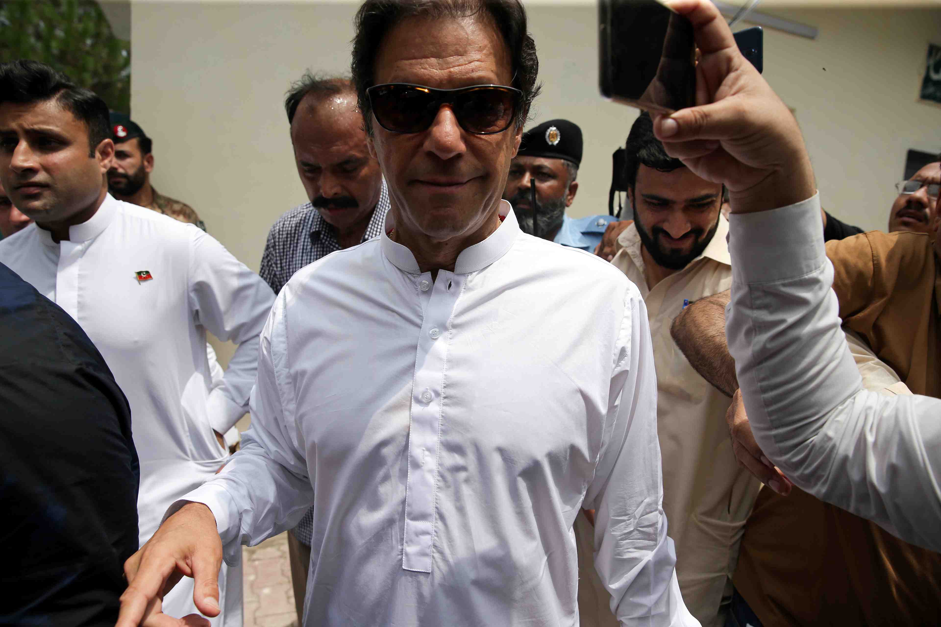 Pakistan: le parti d'imran khan en tete des resultats partiels