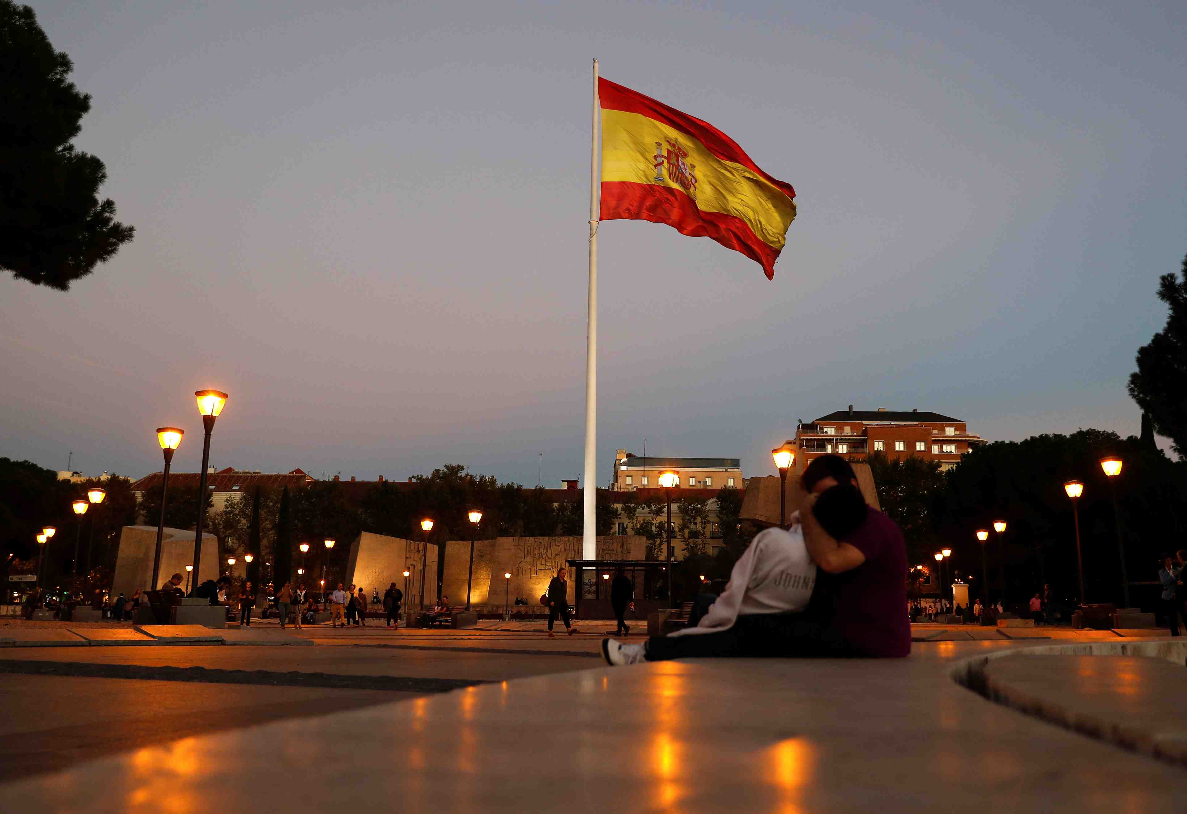 Espagne: le psoe en tete d'un sondage, pas de majorite en vue