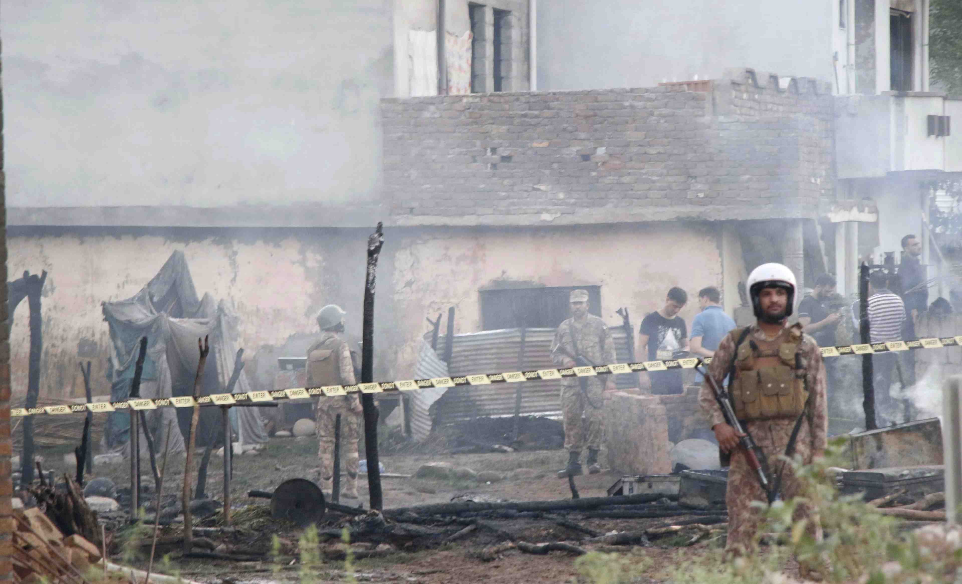 Pakistan: un avion militaire s'ecrase lors d'un exercice, 17 morts