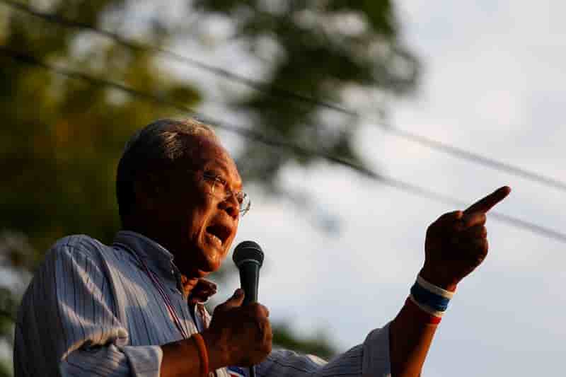 Les "chemises rouges" manifestent à leur tour à Bangkok