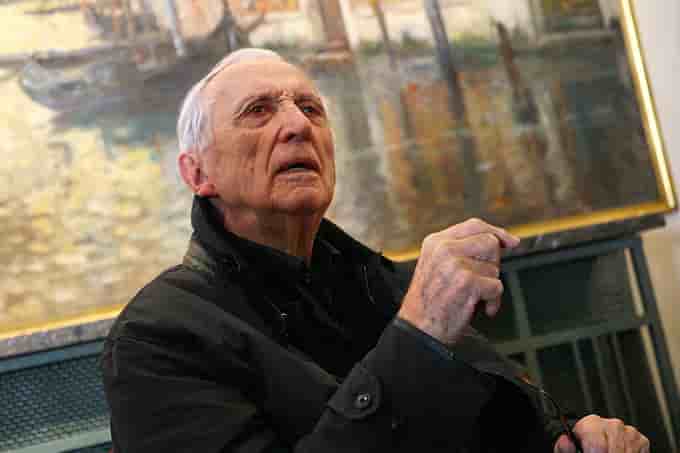Visite du chantier du musée Soulages à Rodez, en compagnie du peintre