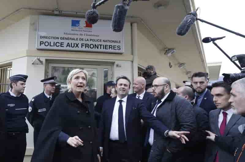 Marine le pen denonce les "passeurs" de migrants venus d'italie