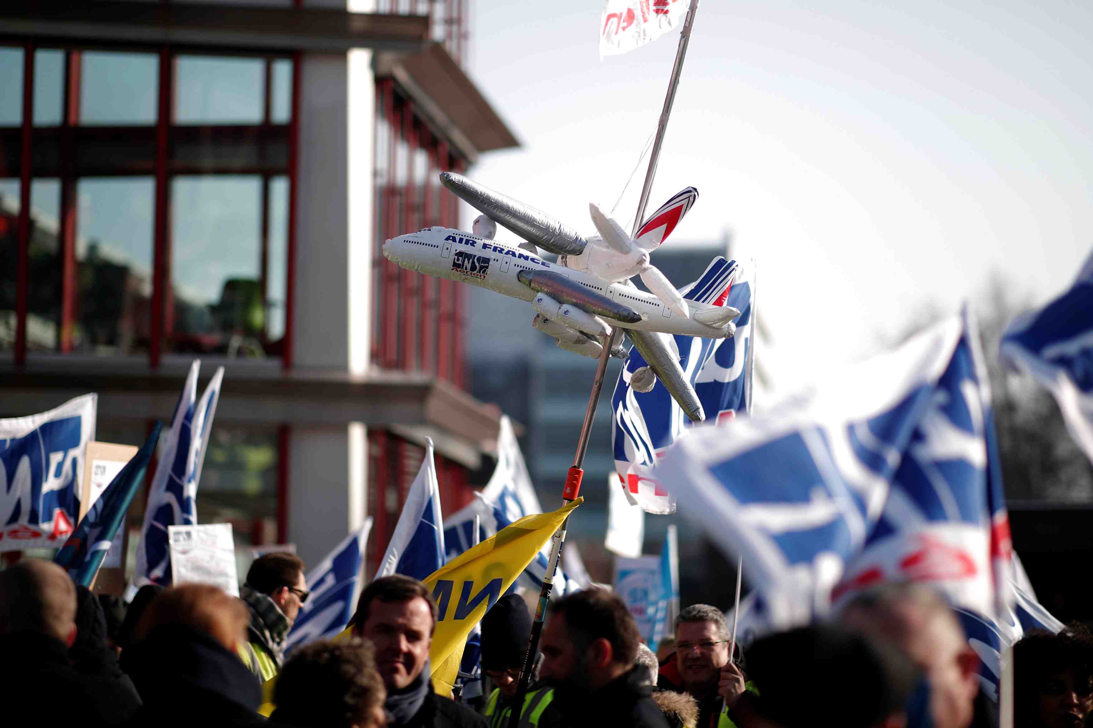 Air france: les syndicats preparent une greve aussi pour le 30 mars