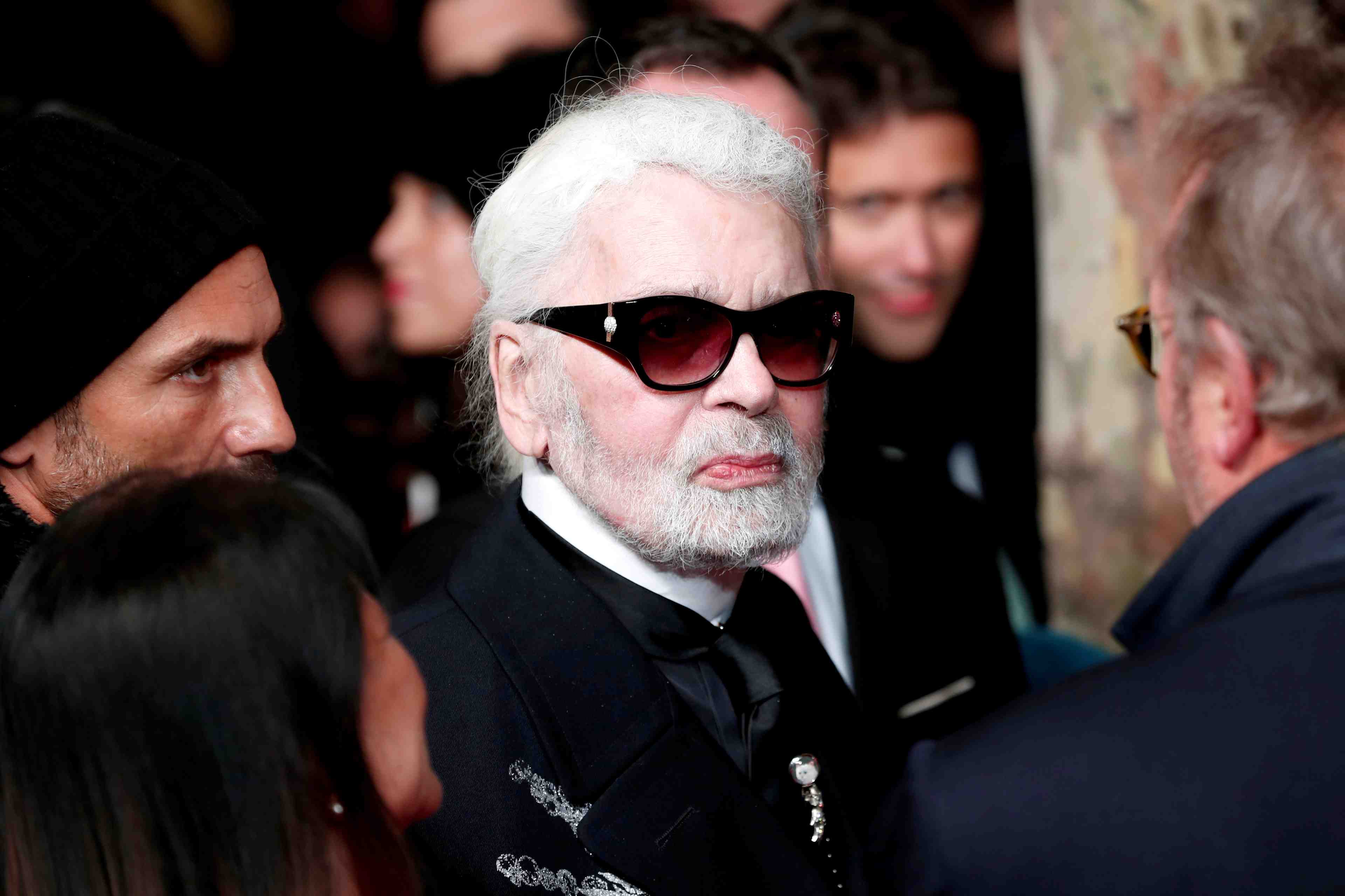 Le couturier karl lagerfeld est mort, annoncent les medias