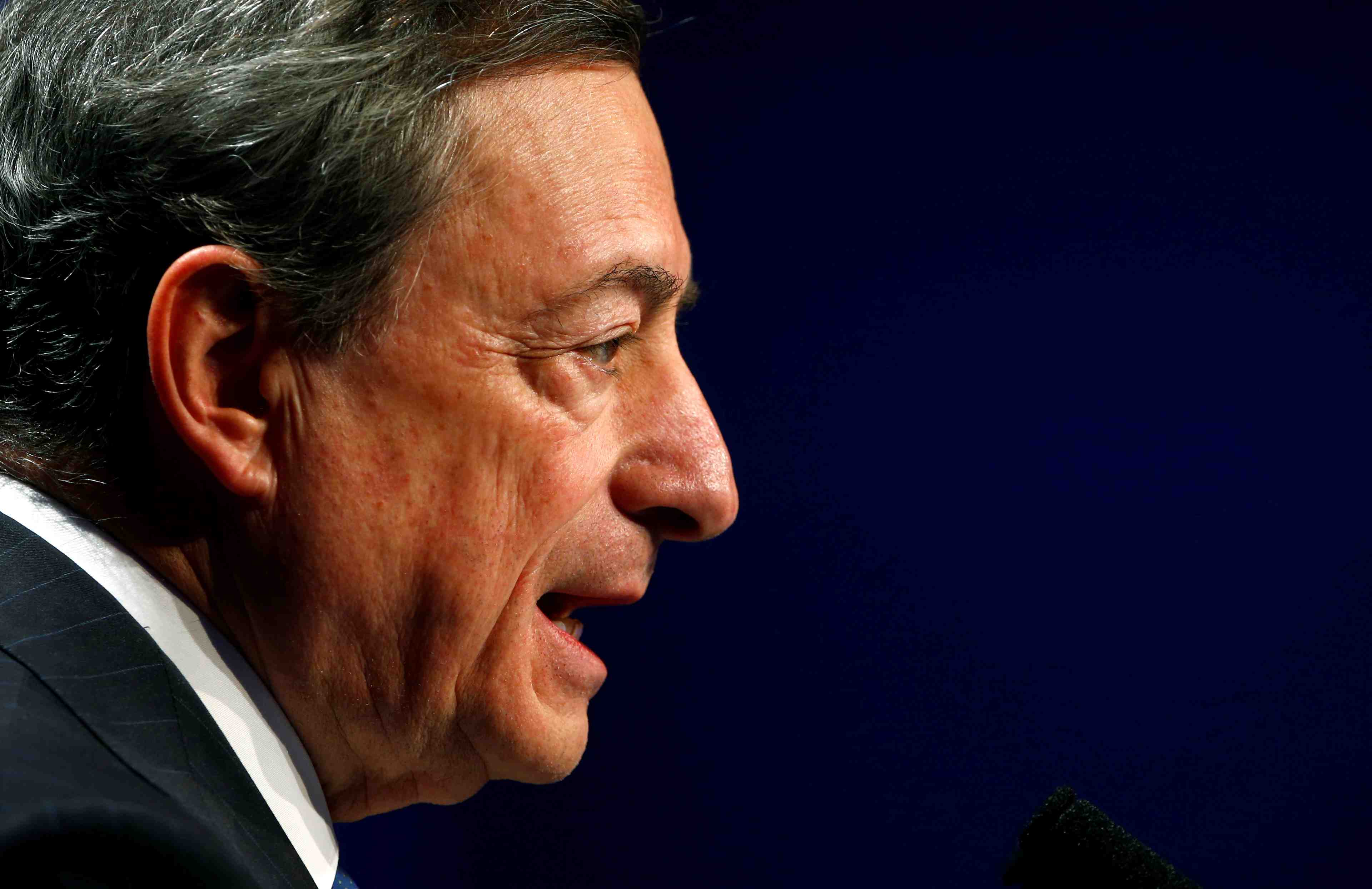 Le soutien de la bce reste "essentiel", ecrit draghi