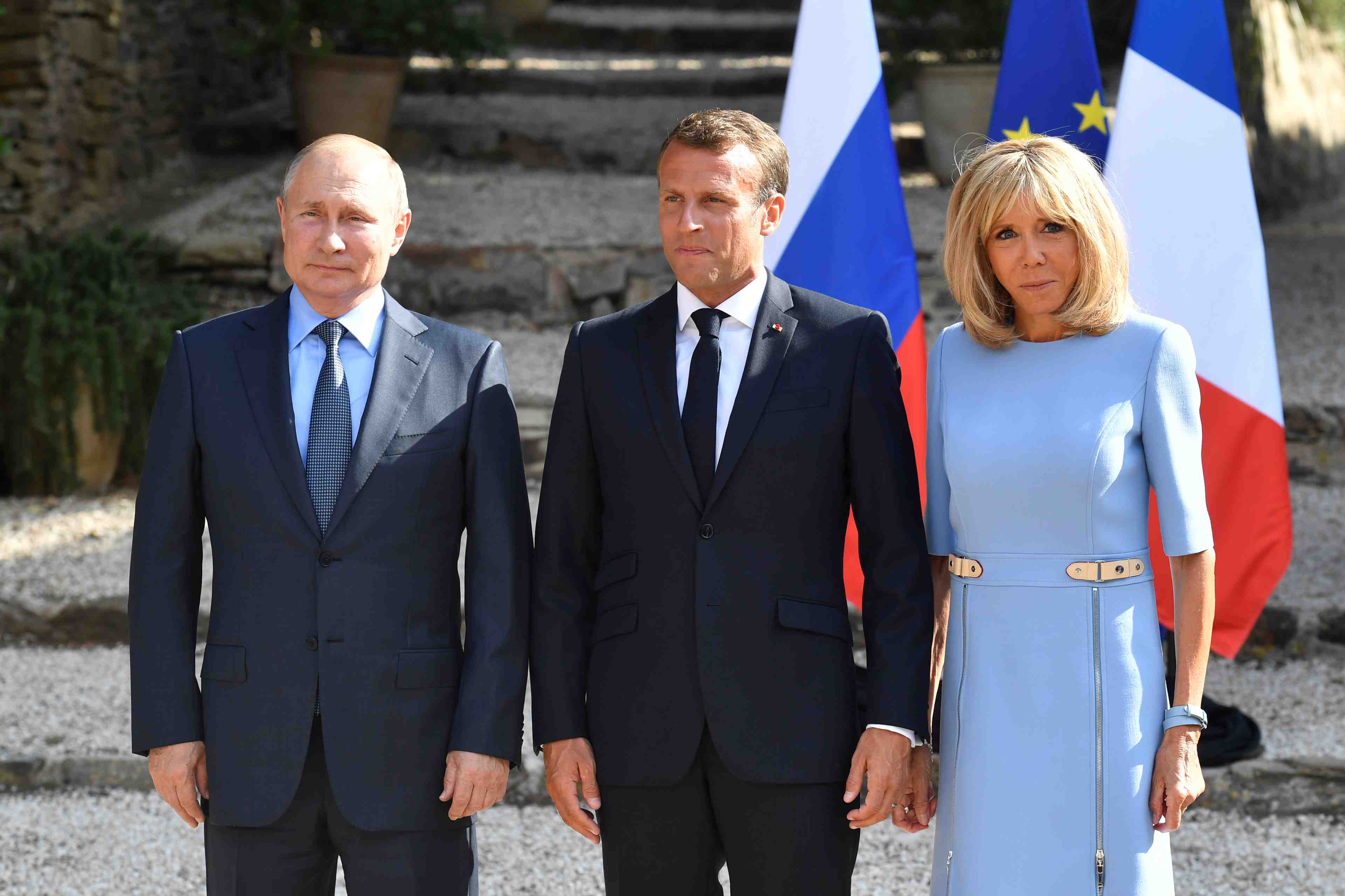 Macron appelle au respect de la liberte de manifester en russie