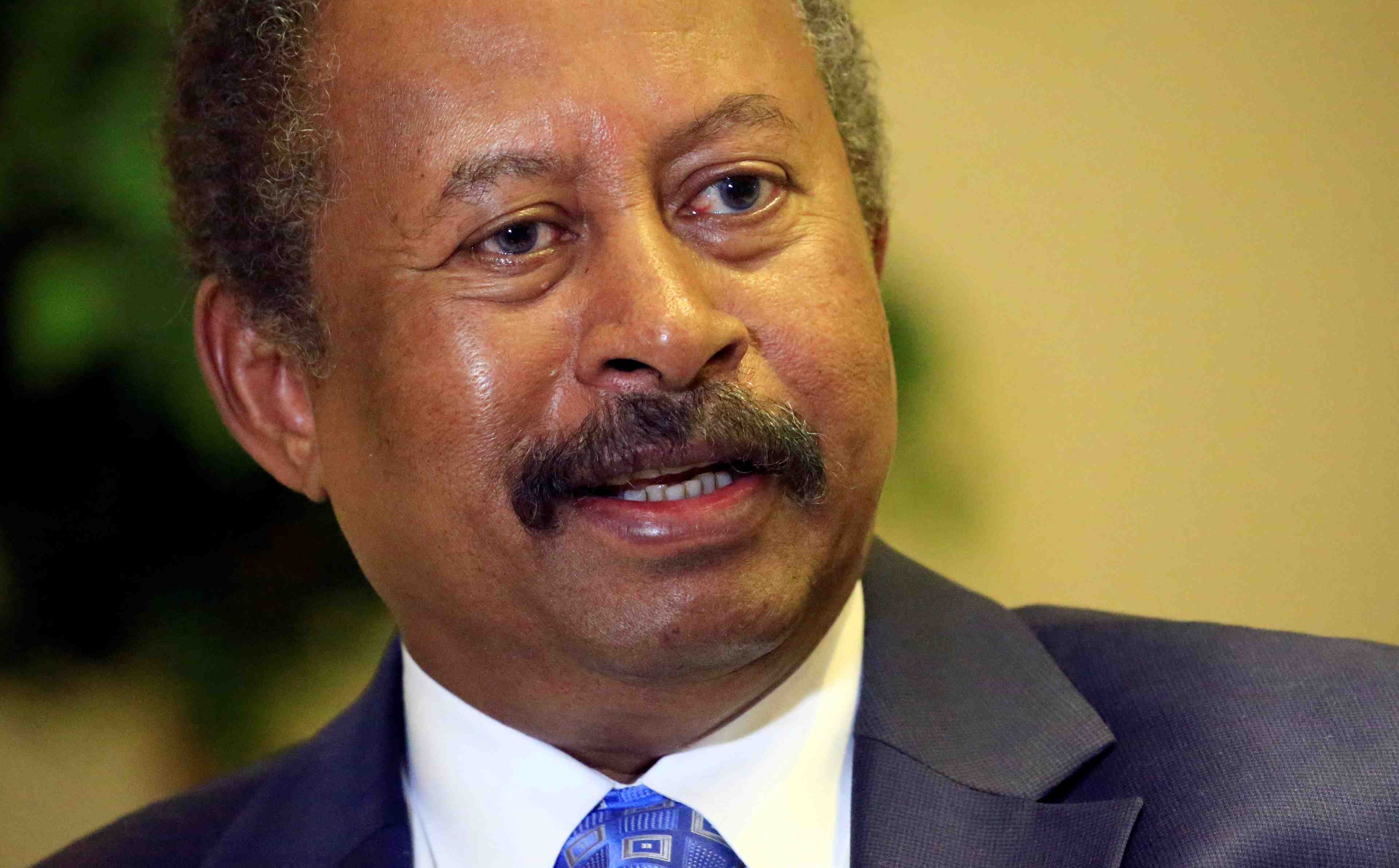Le soudan a besoin de 10 milliards de dollars d'aide etrangere pour rebatir son economie, dit hamdok