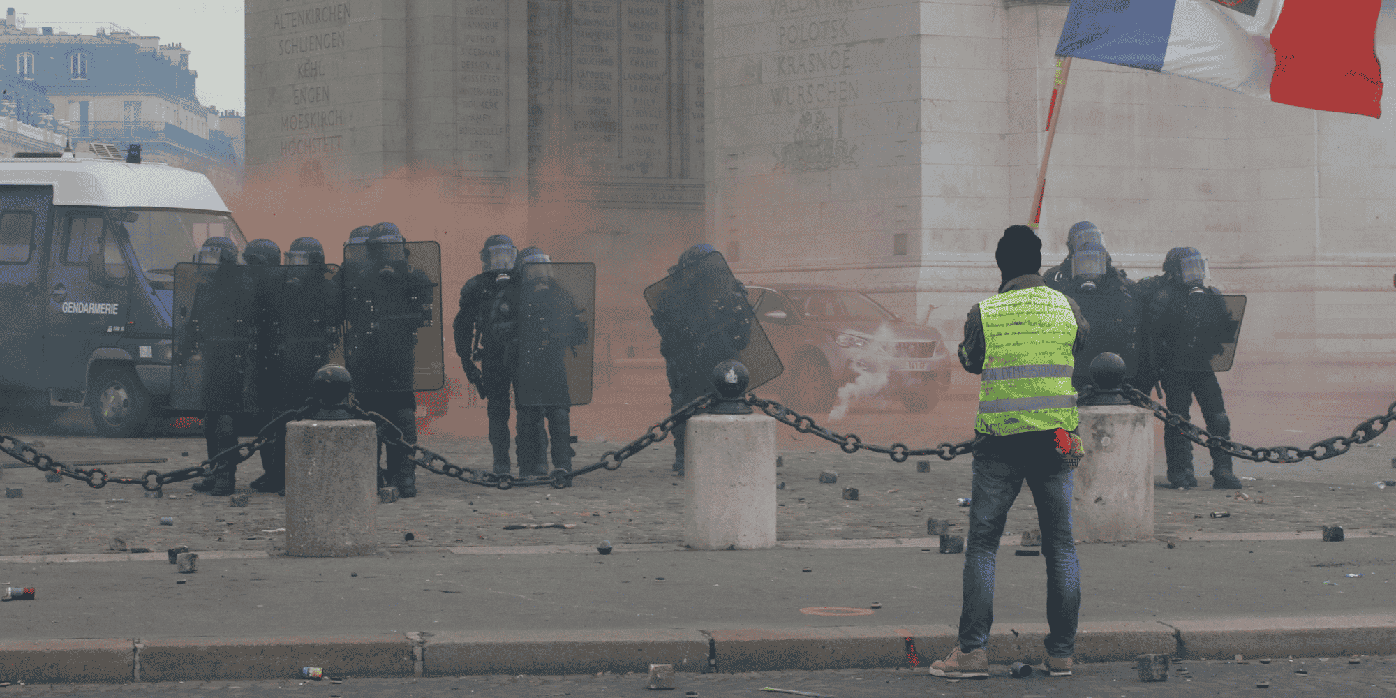 En voulant adapter au pas de charge l'État social aux standards de la globalisation, Emmanuel Macron s'est particulièrement fragilisé politiquement.