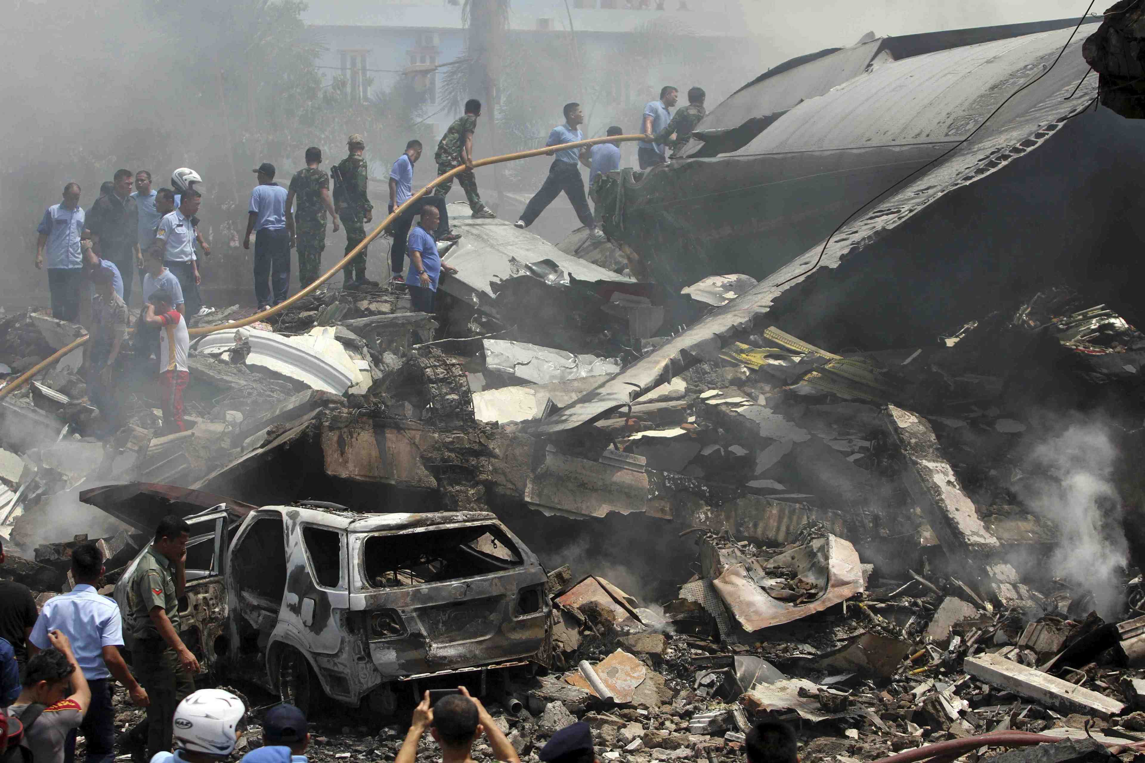 Crash d'un avion militaire en indonesie